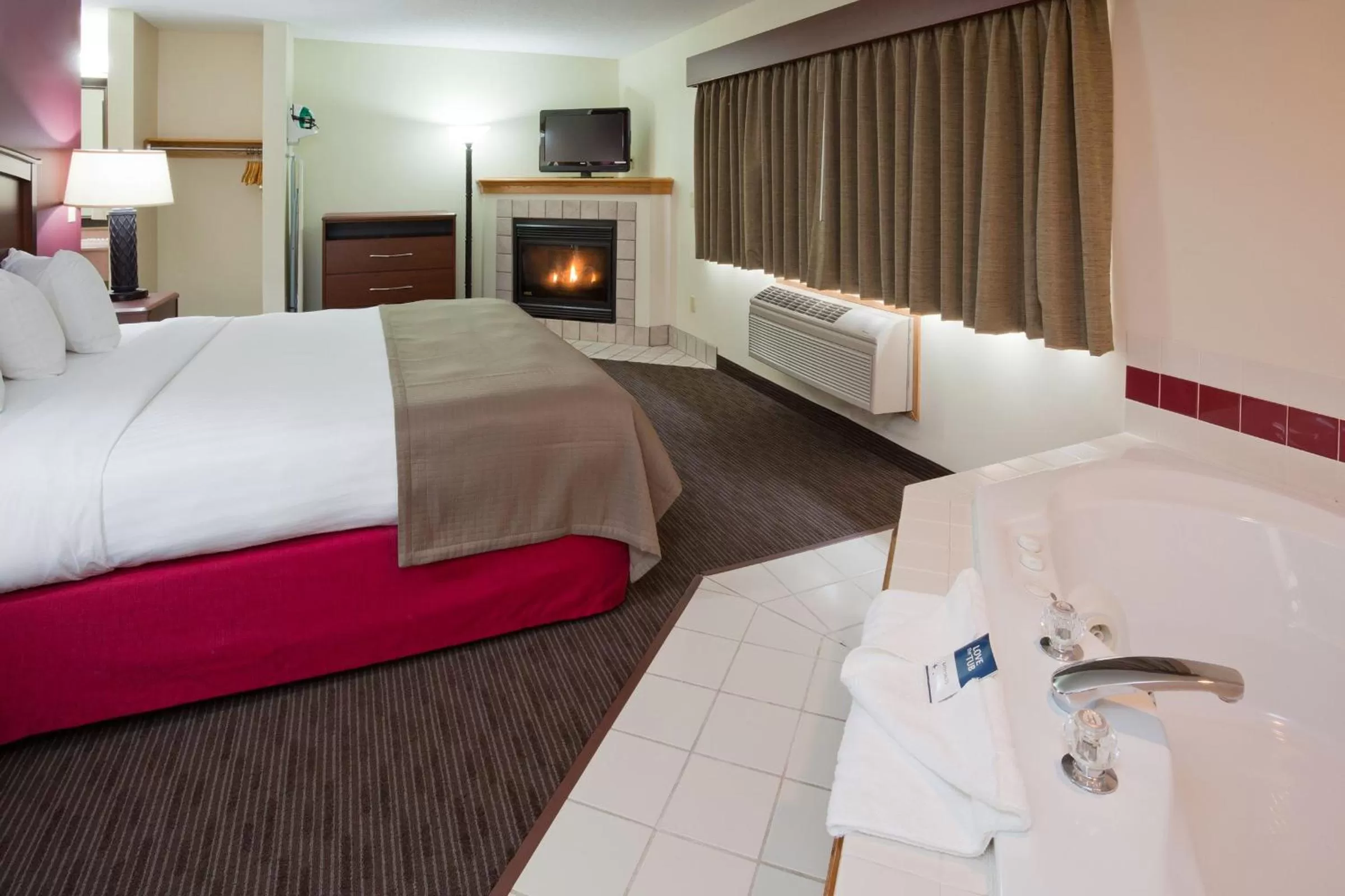 Bedroom, Bed in AmericInn by Wyndham Princeton MN