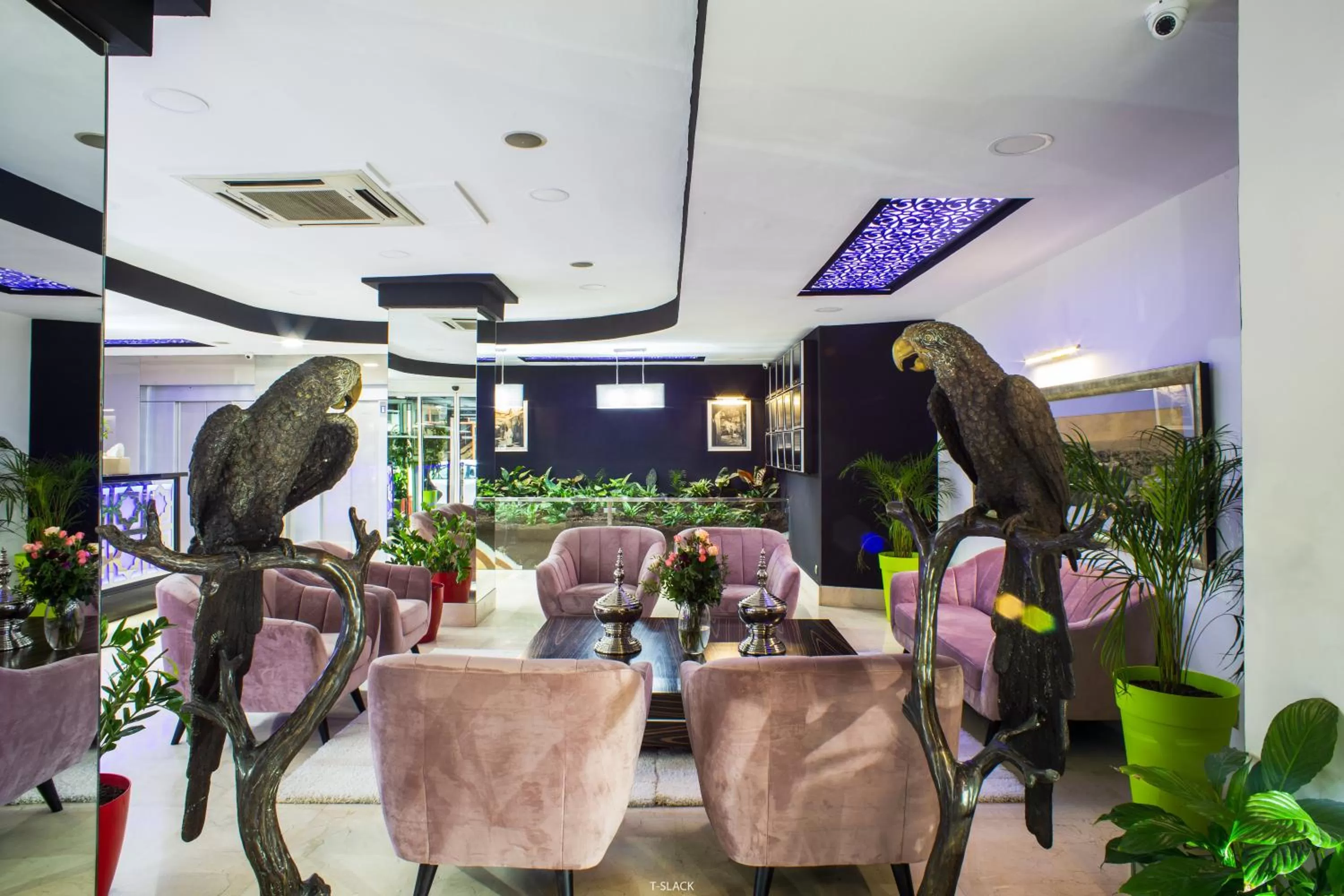 Property building in Hôtel Tanjah Flandria