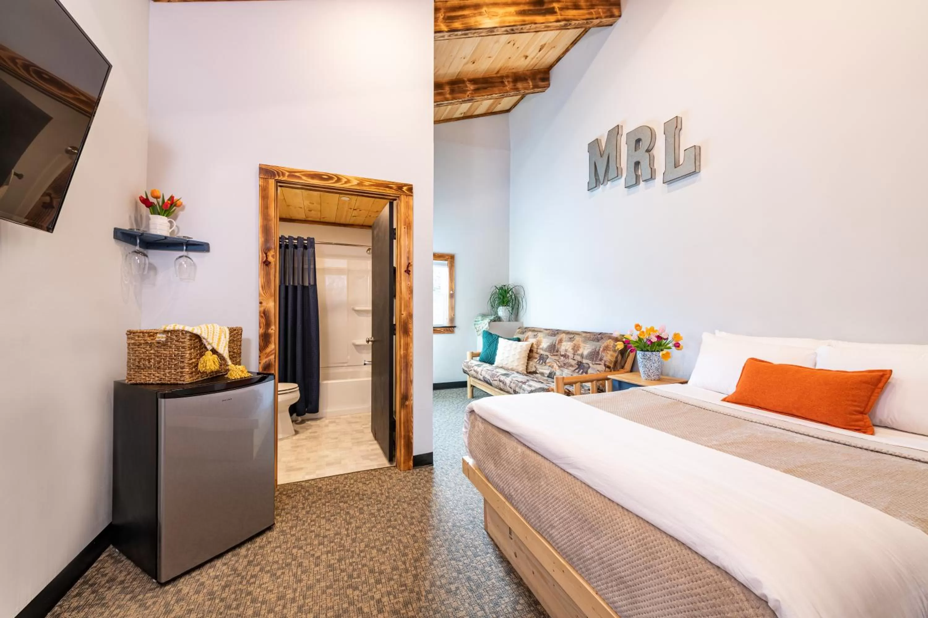 Bedroom, Bed in Mad River Lodge