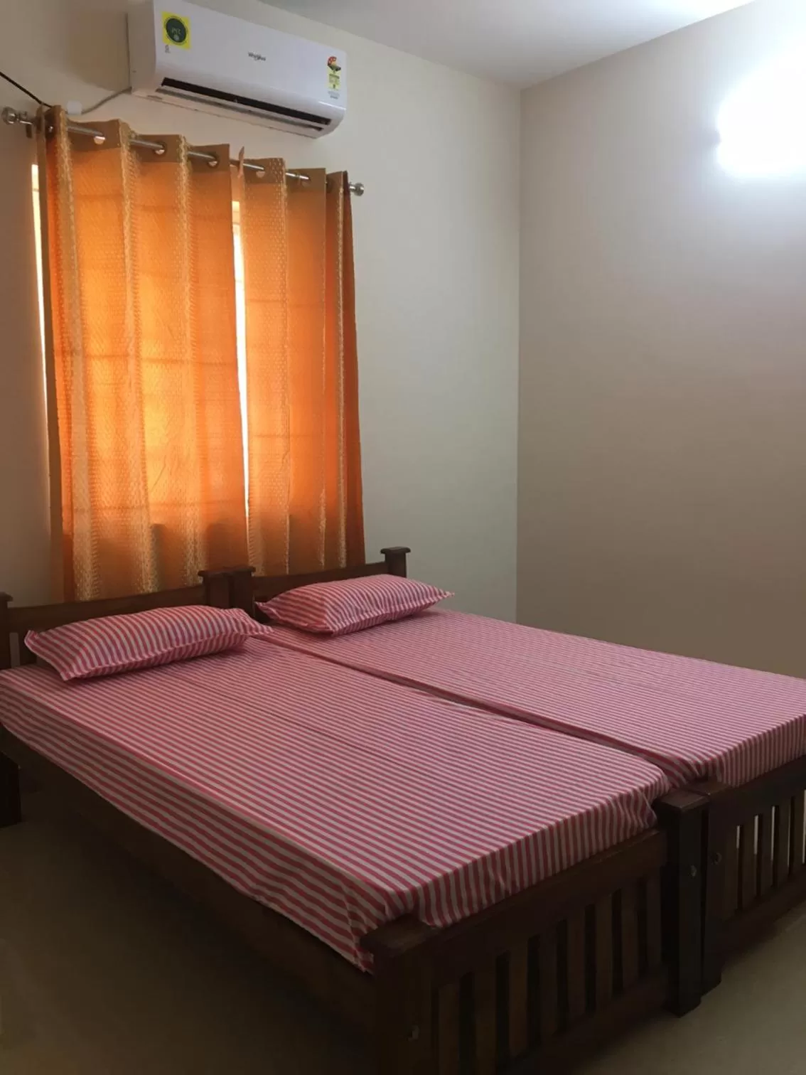 Photo of the whole room, Bed in Shantham Service Apartments, Kinathukadavu, Coimbatore
