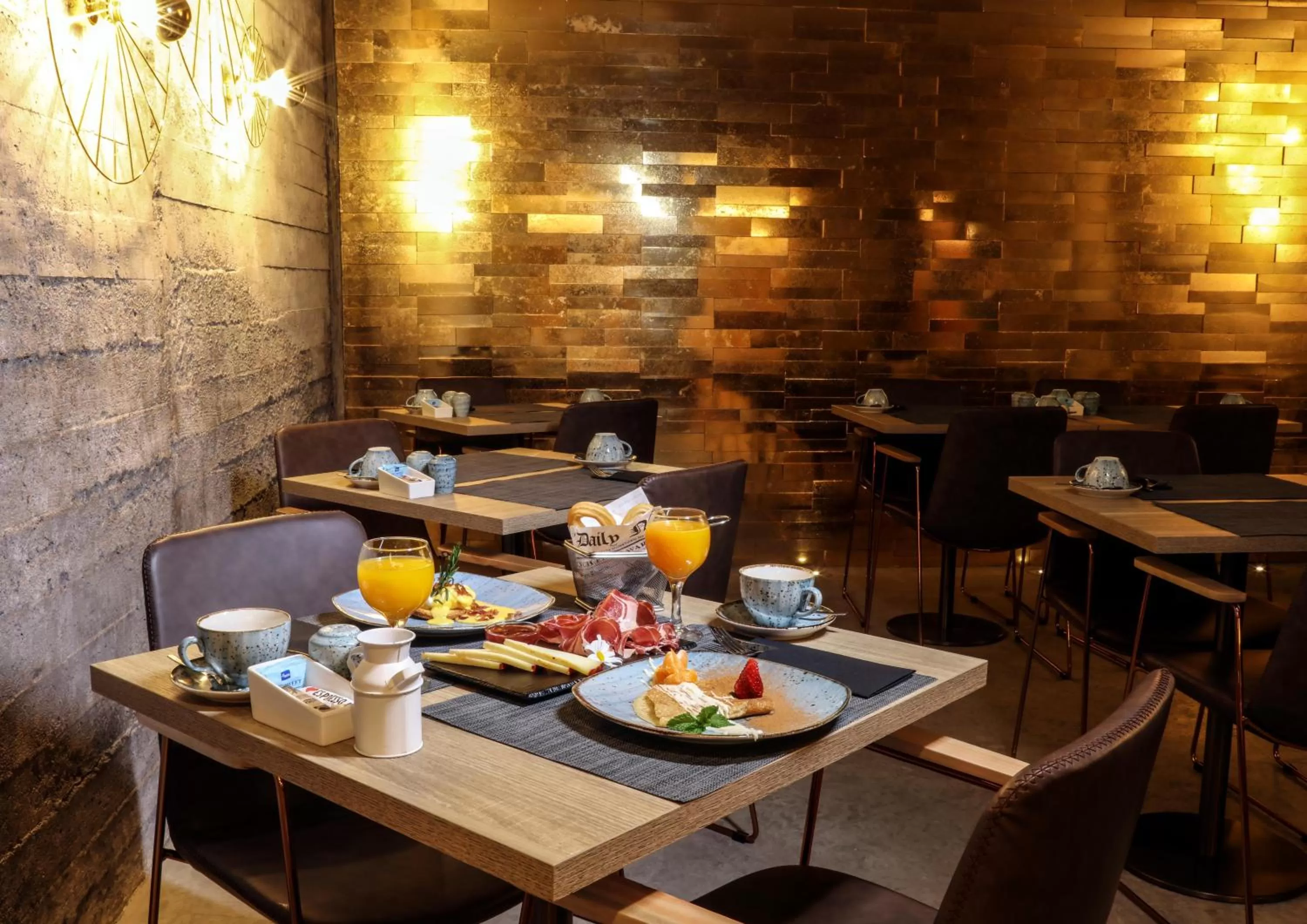 Restaurant/places to eat in Design Plus Bex Hotel