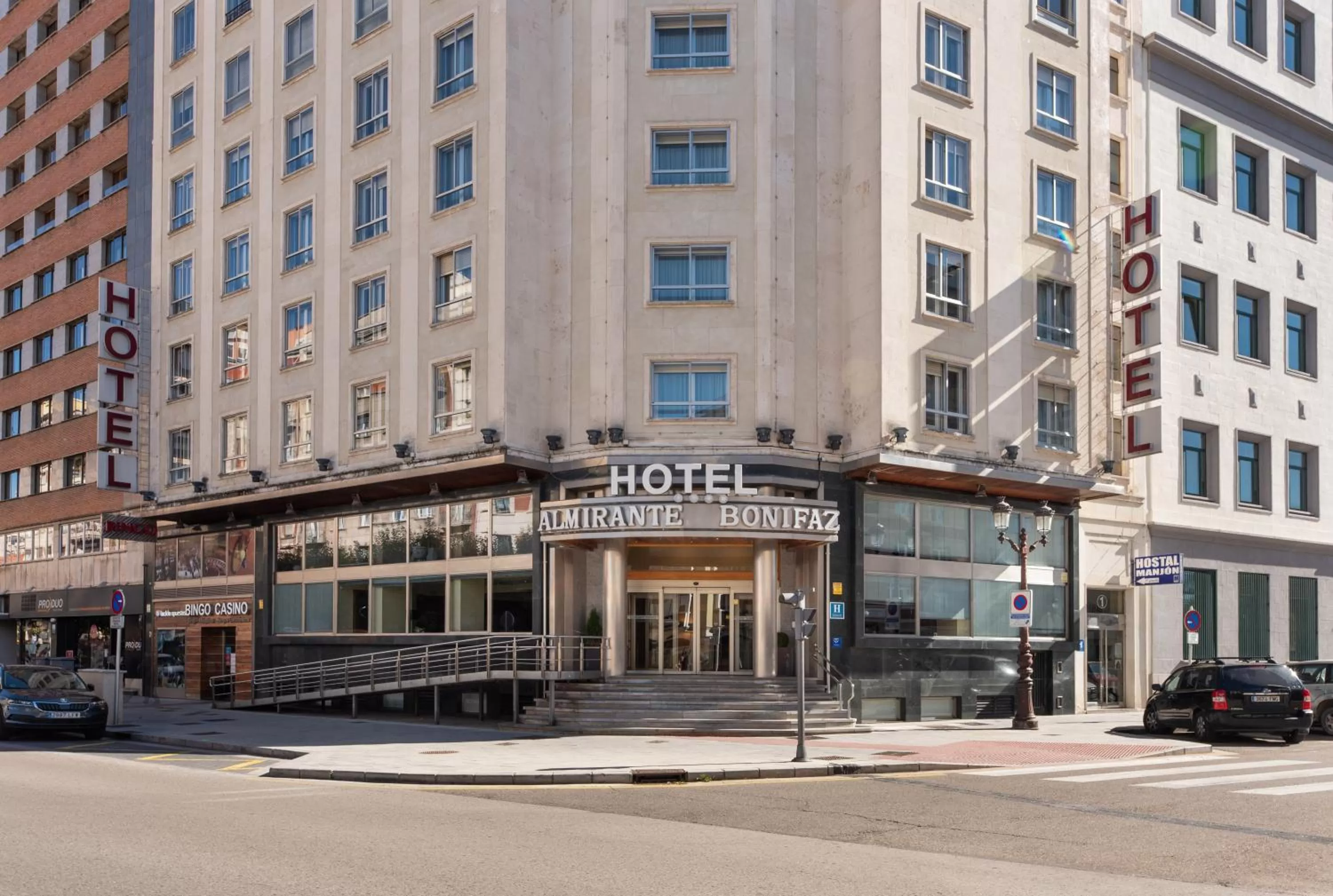 Facade/entrance in Crisol Almirante Bonifaz