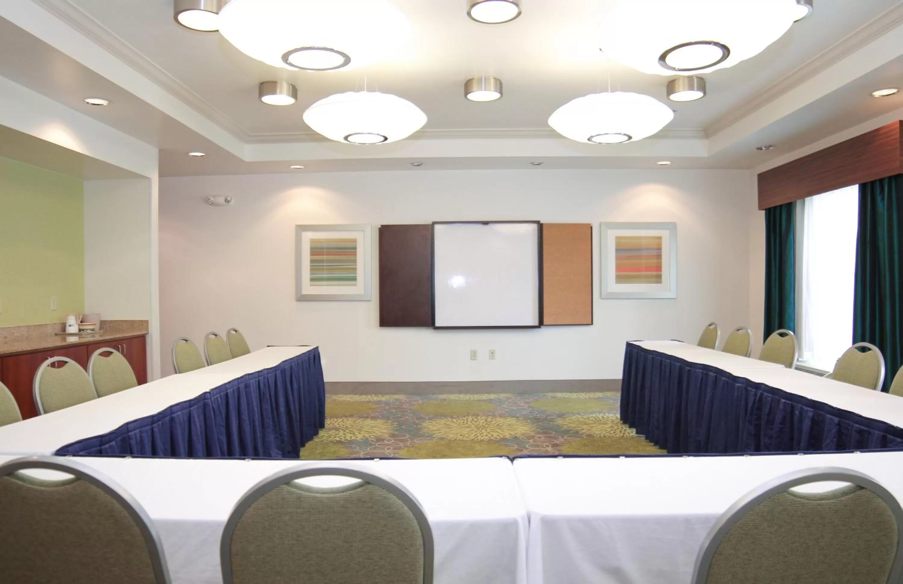 Meeting/conference room in Holiday Inn Express Vicksburg by IHG