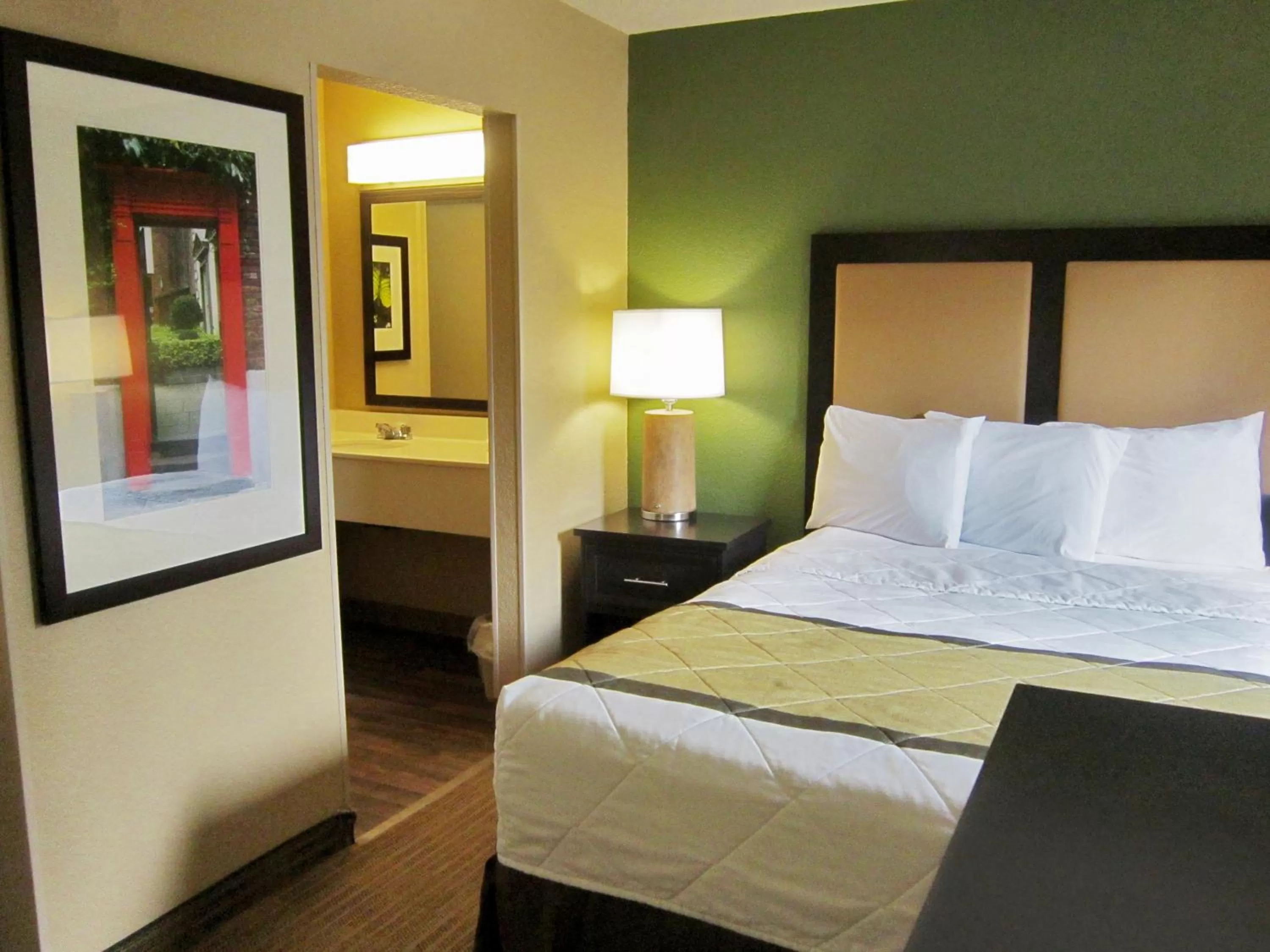 Bed in Extended Stay America Suites - Seattle - Everett - Silverlake