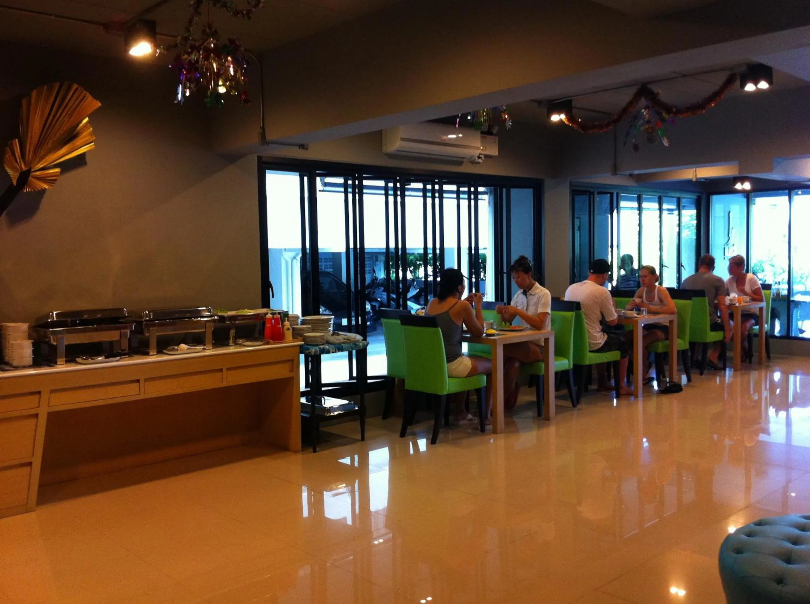 Restaurant/places to eat in The BluEco Hotel SHA Plus