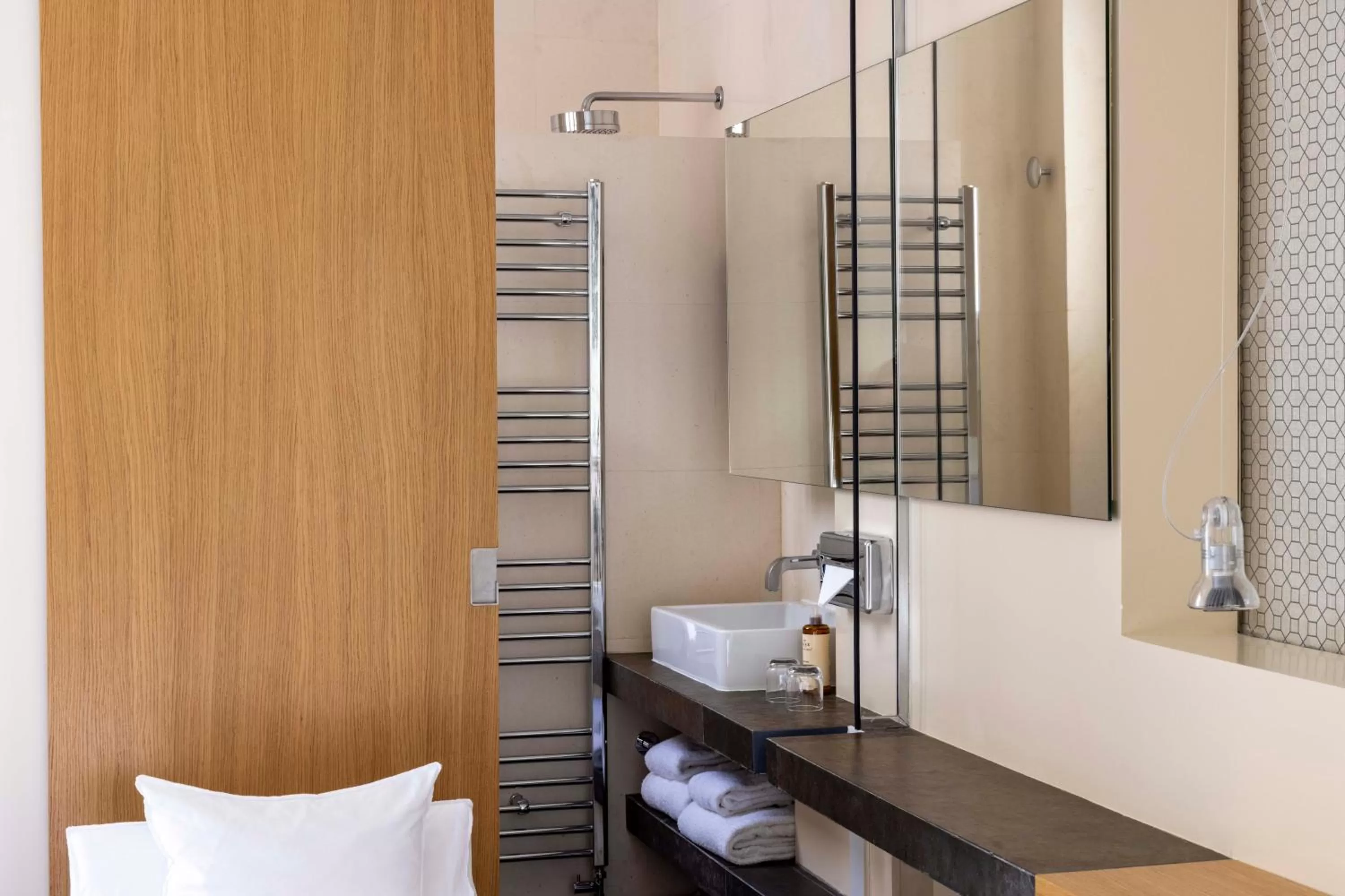 Bathroom in Hôtel de Banville