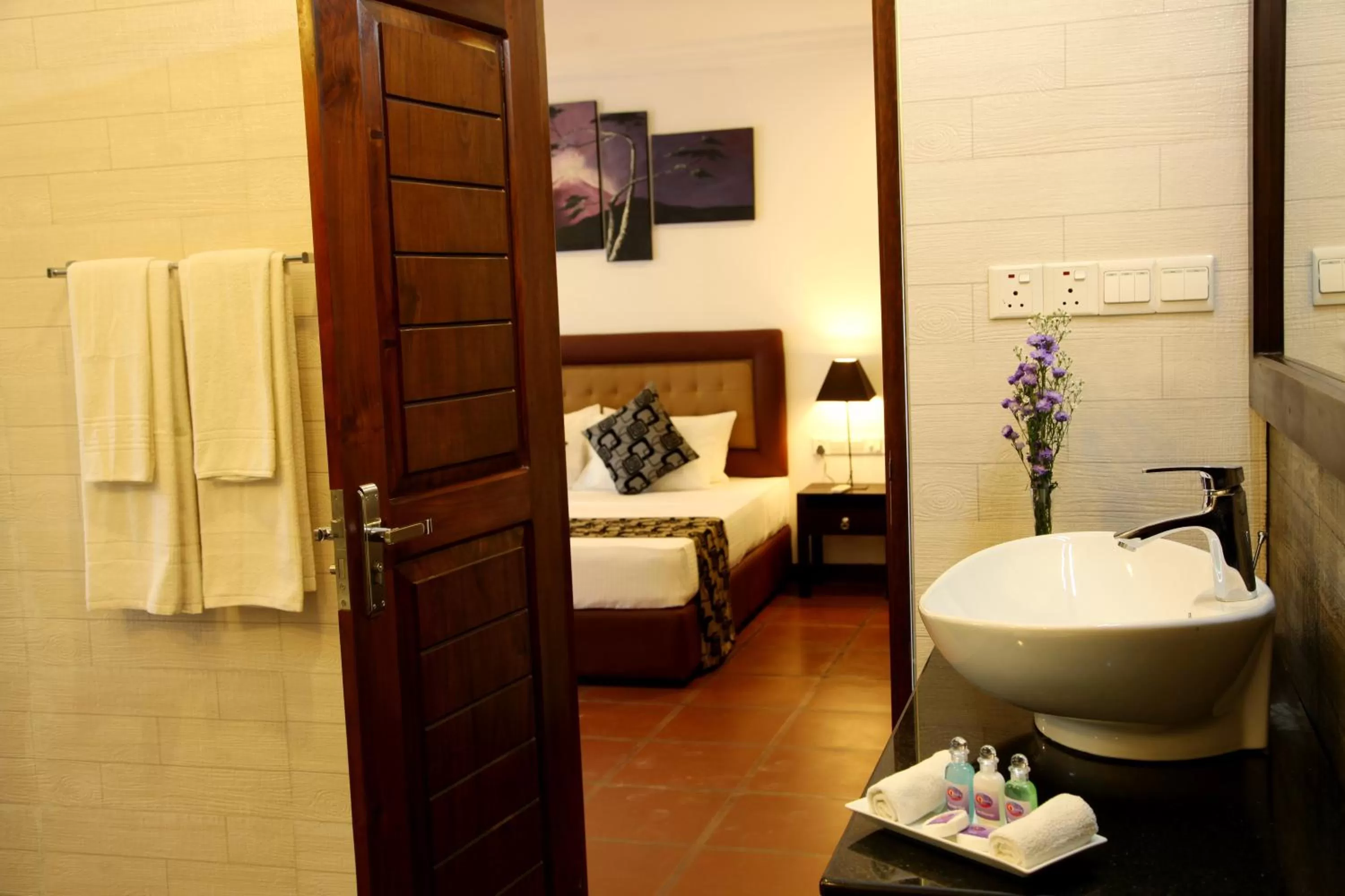 Toilet, Bed in Oreeka - Katunayake Airport Transit Hotels
