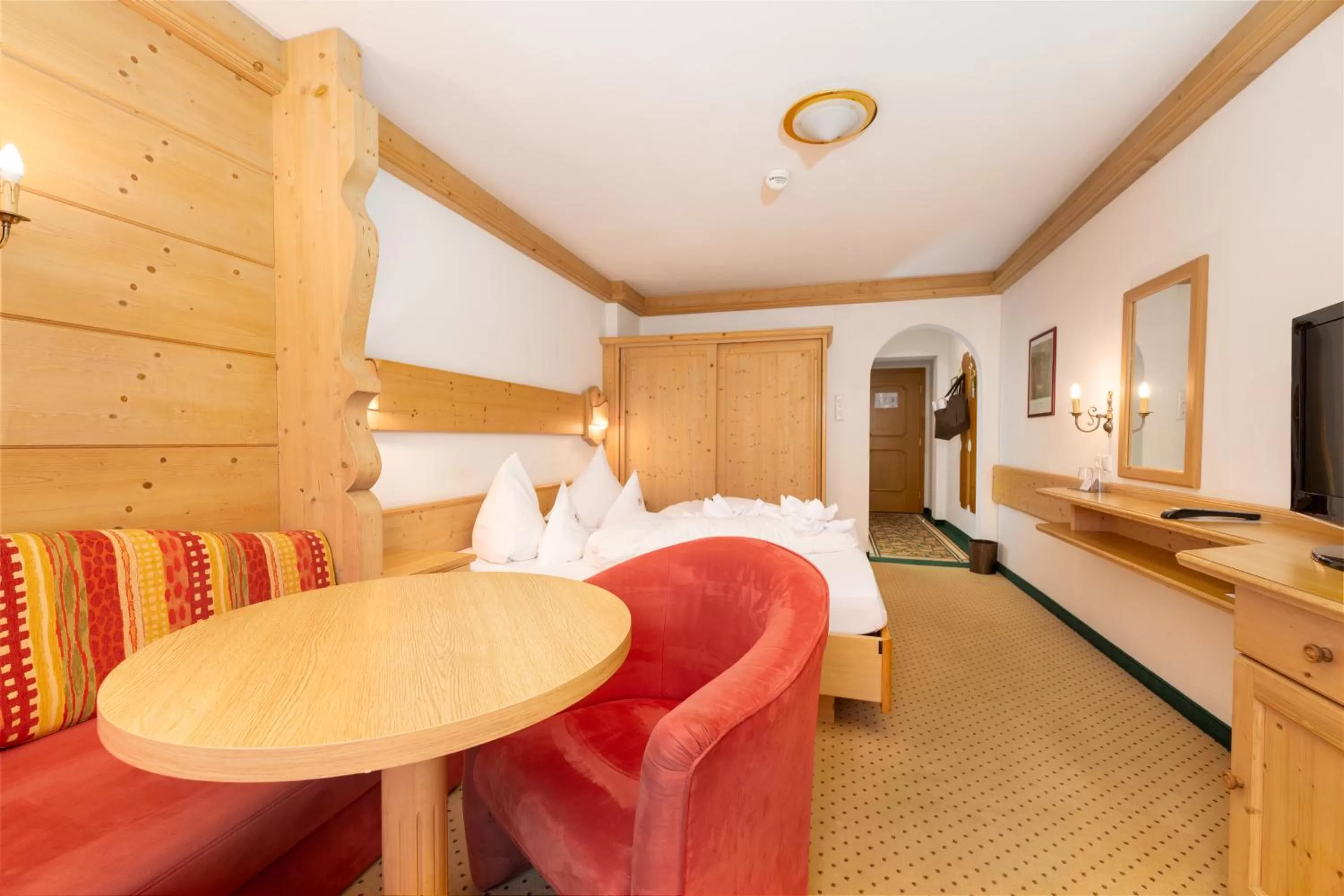 Photo of the whole room, Bed in Hotel Schwarzer Adler