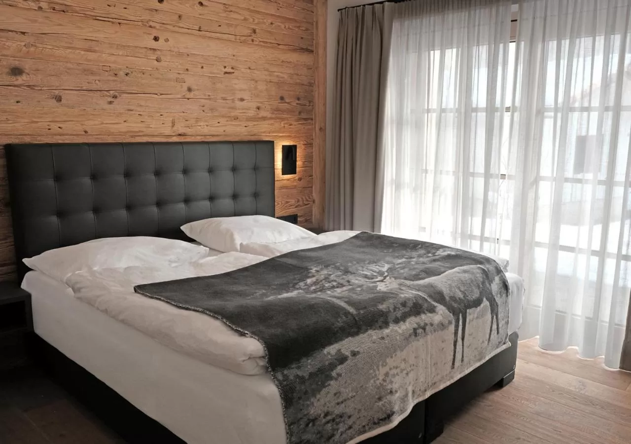 Bedroom, Bed in Hotel Bayerischer Hof