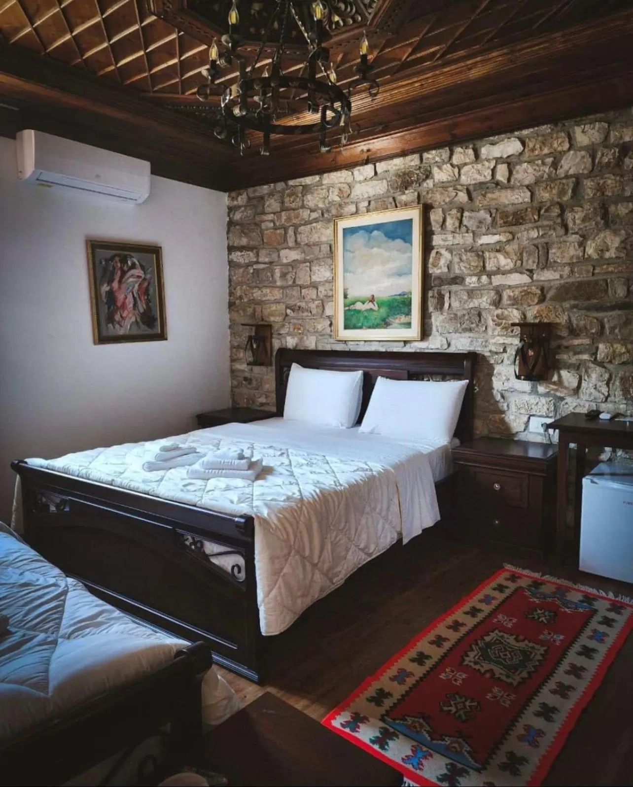 Bed in White House Berat