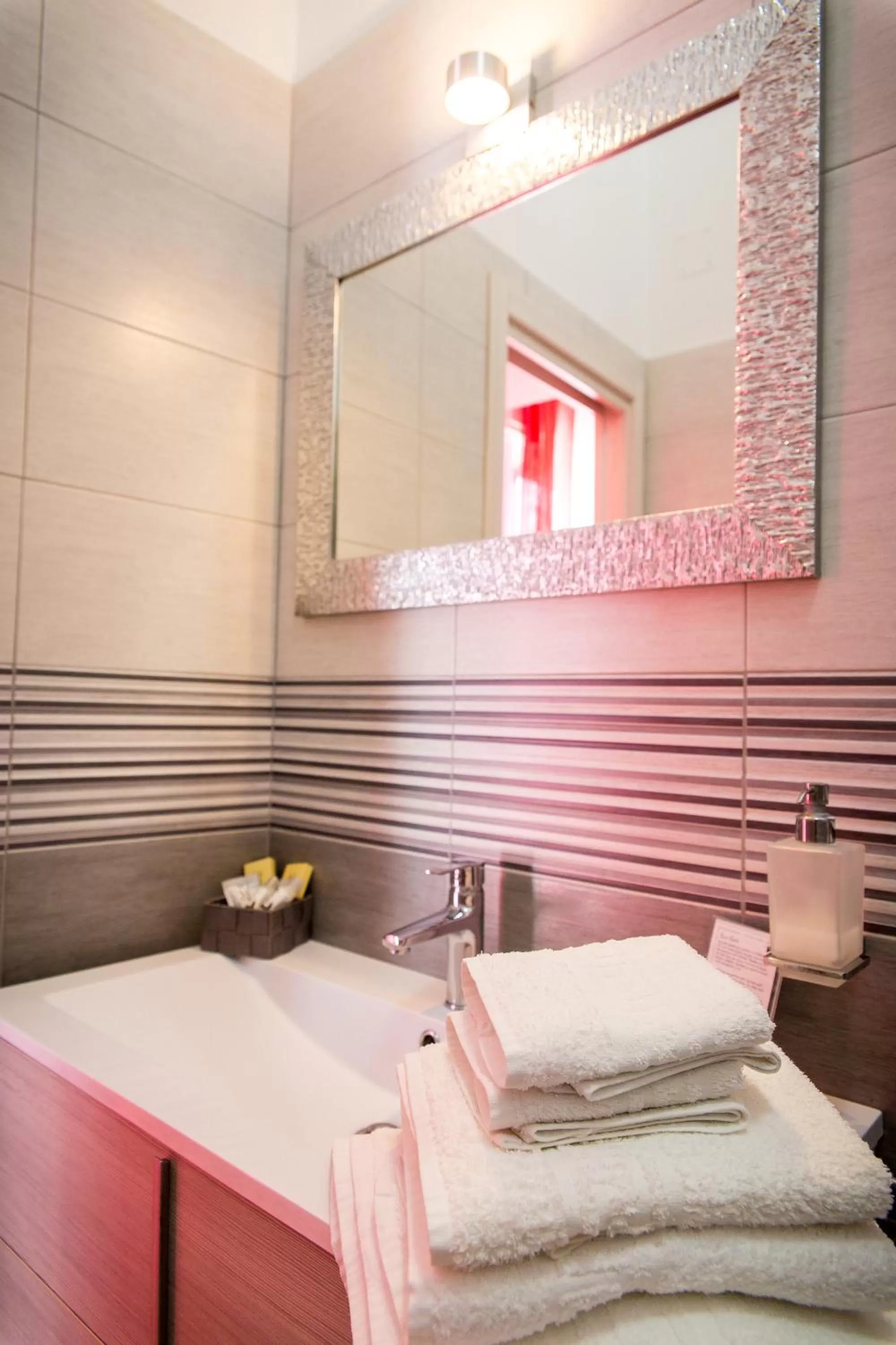 Bathroom, Bed in Colors B&B