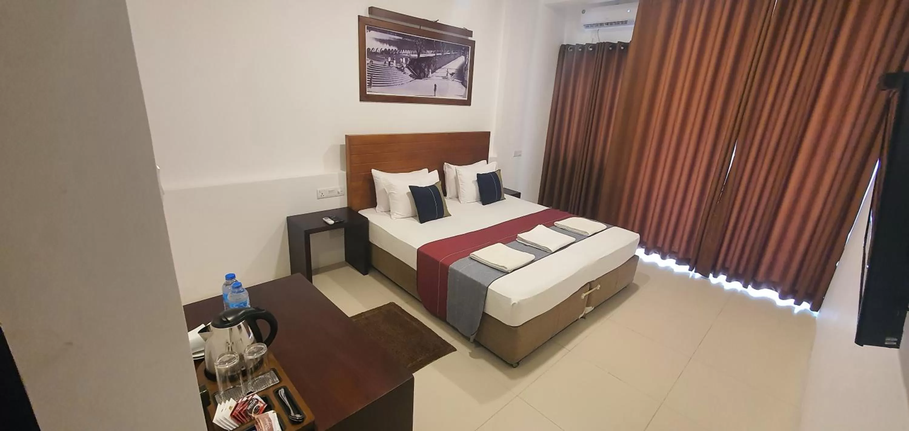 Bed in Hotel Kandyan View ''Free pickup from Kandy city''