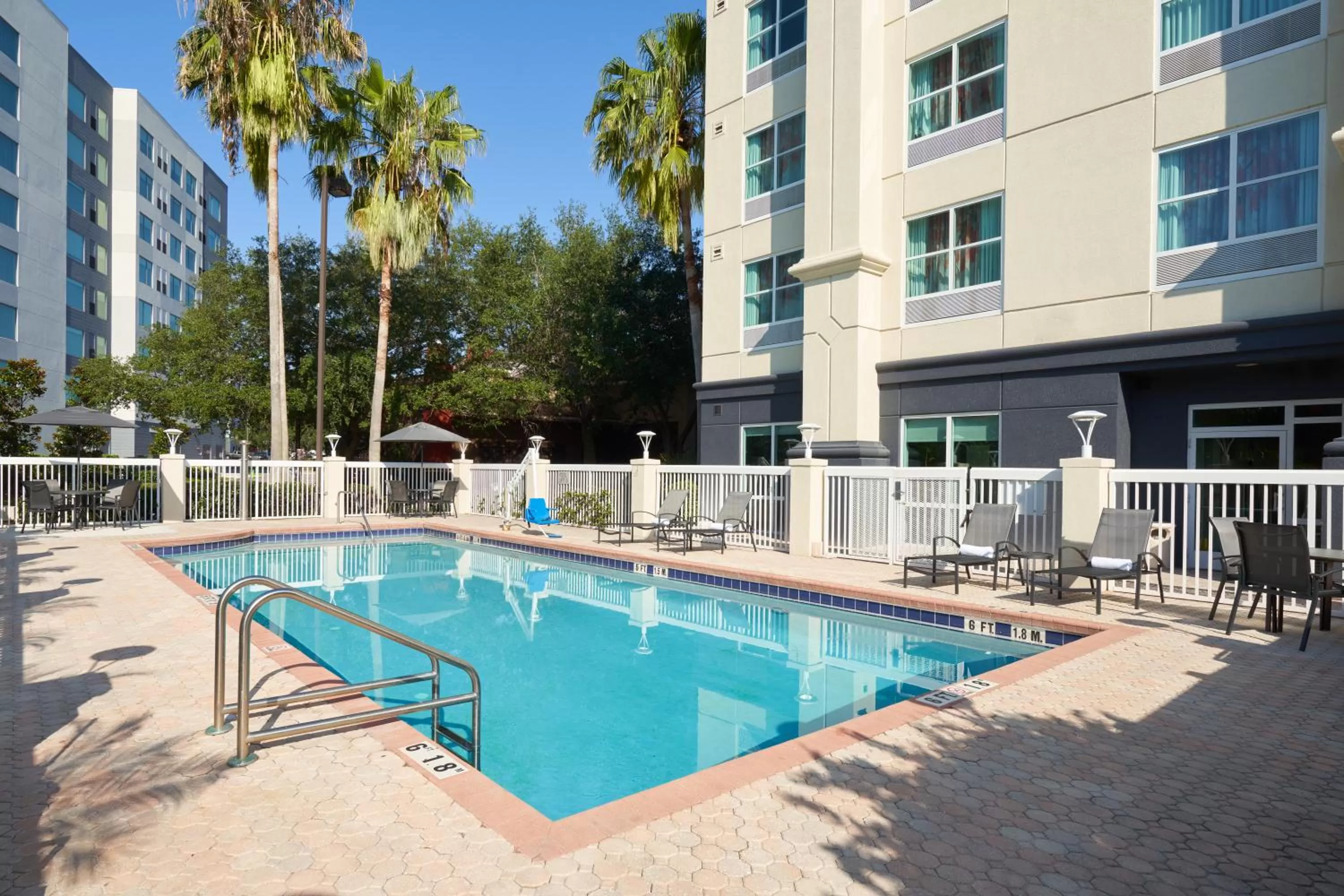 Pool view in Fairfield Inn & Suites by Marriott Orlando International Drive/Convention Center