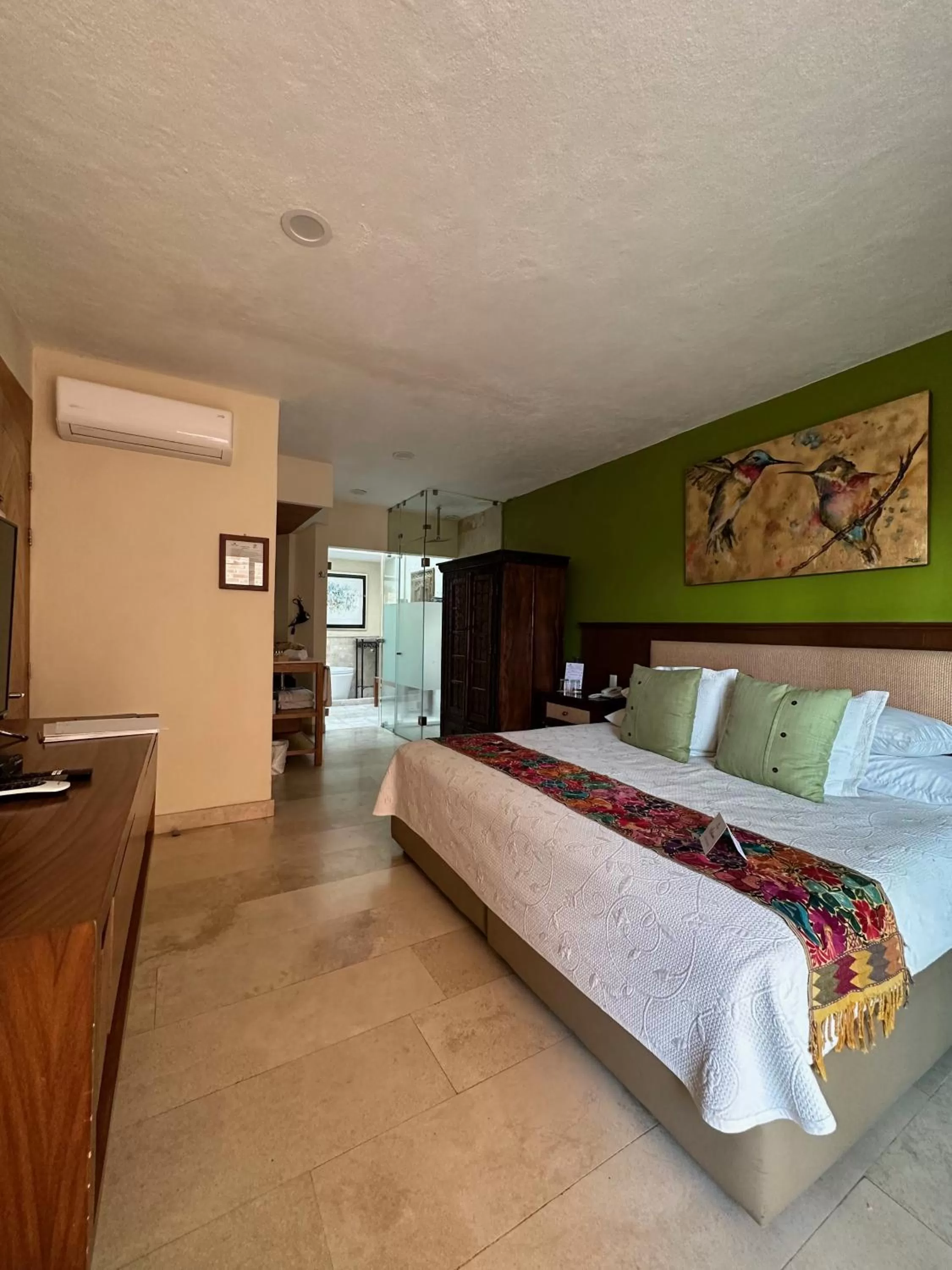 Bed in Hotel Lindo Ajijic Bed & Breakfast