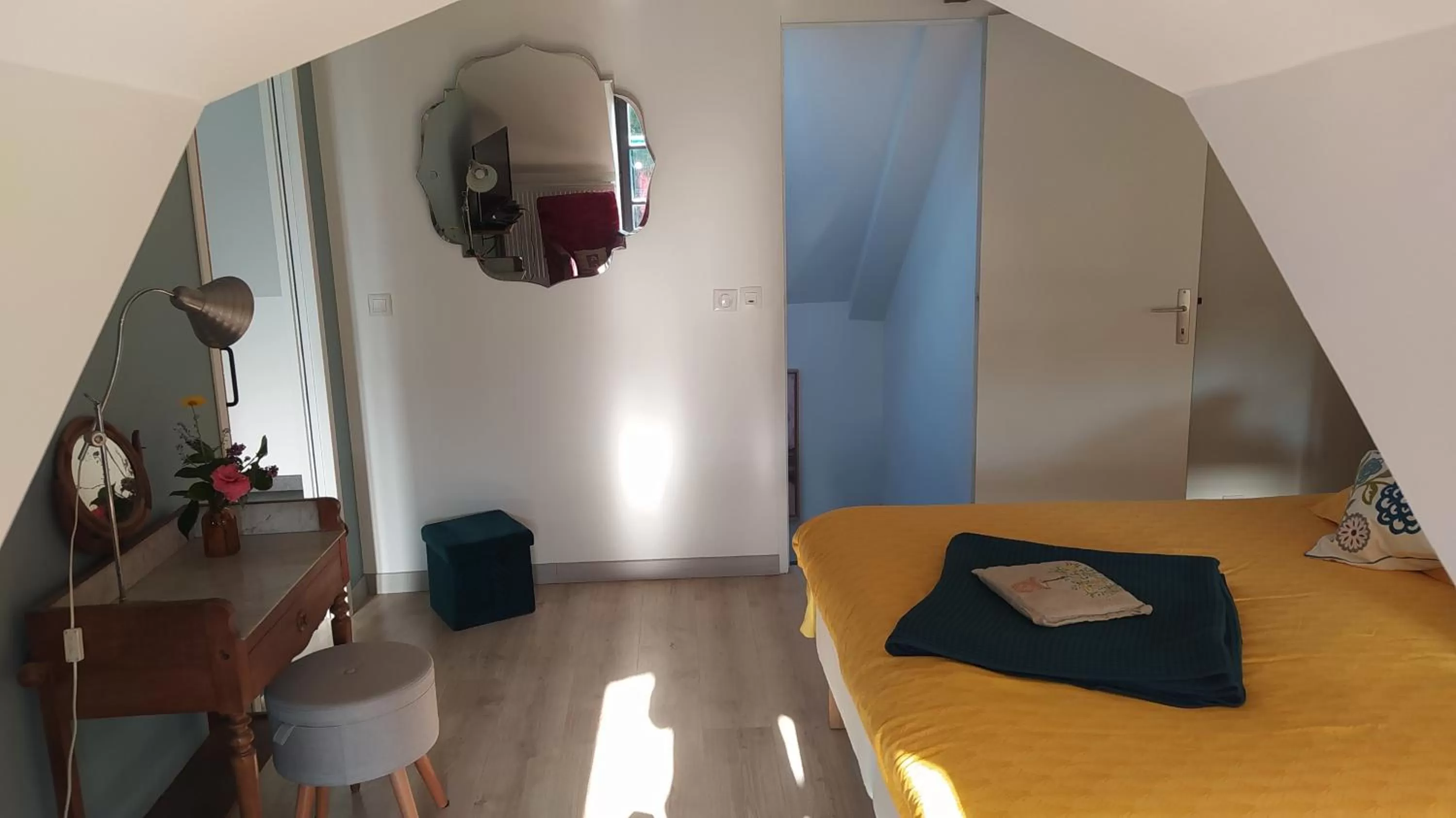 Seating area, Bed in Ker Anahid - L'Atelier