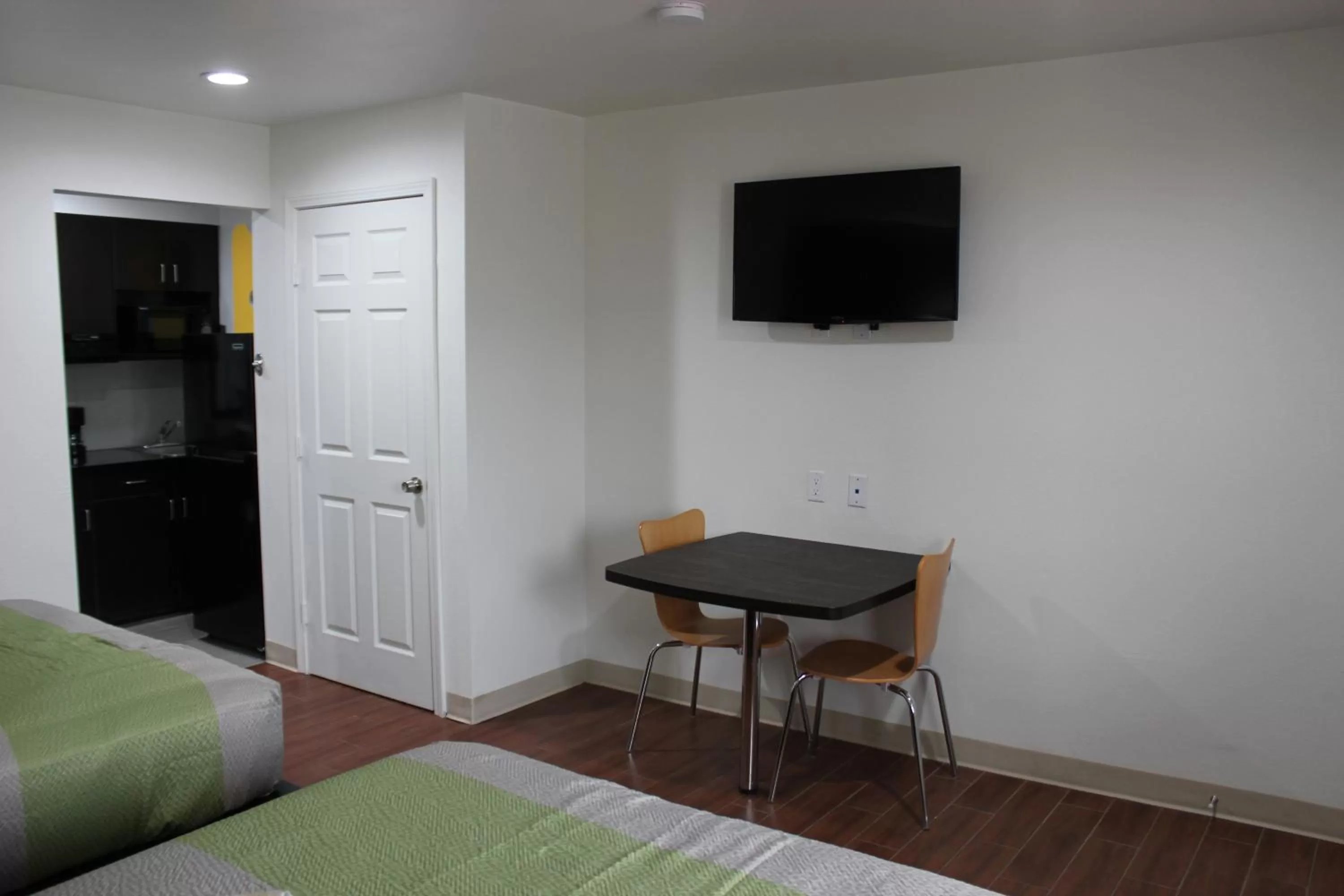 TV and multimedia, TV/Entertainment Center in Studio 6-Houston, TX - East