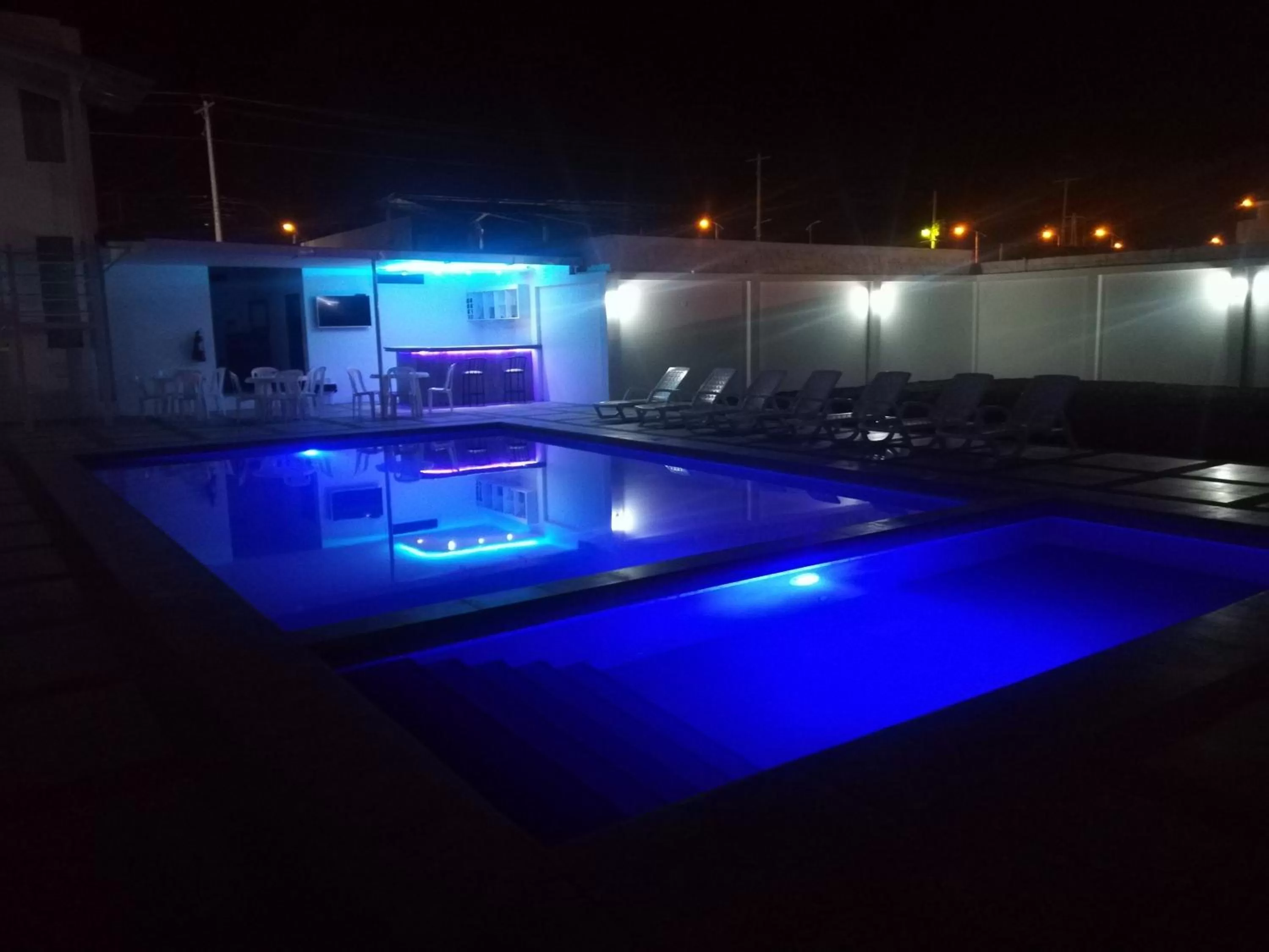 Swimming pool in Manta Airport Hotel