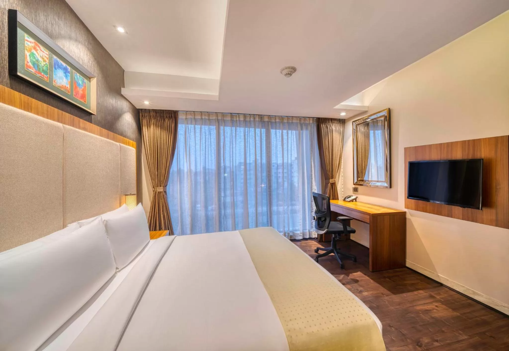 Photo of the whole room, Bed in Holiday Inn Kolkata Airport by IHG