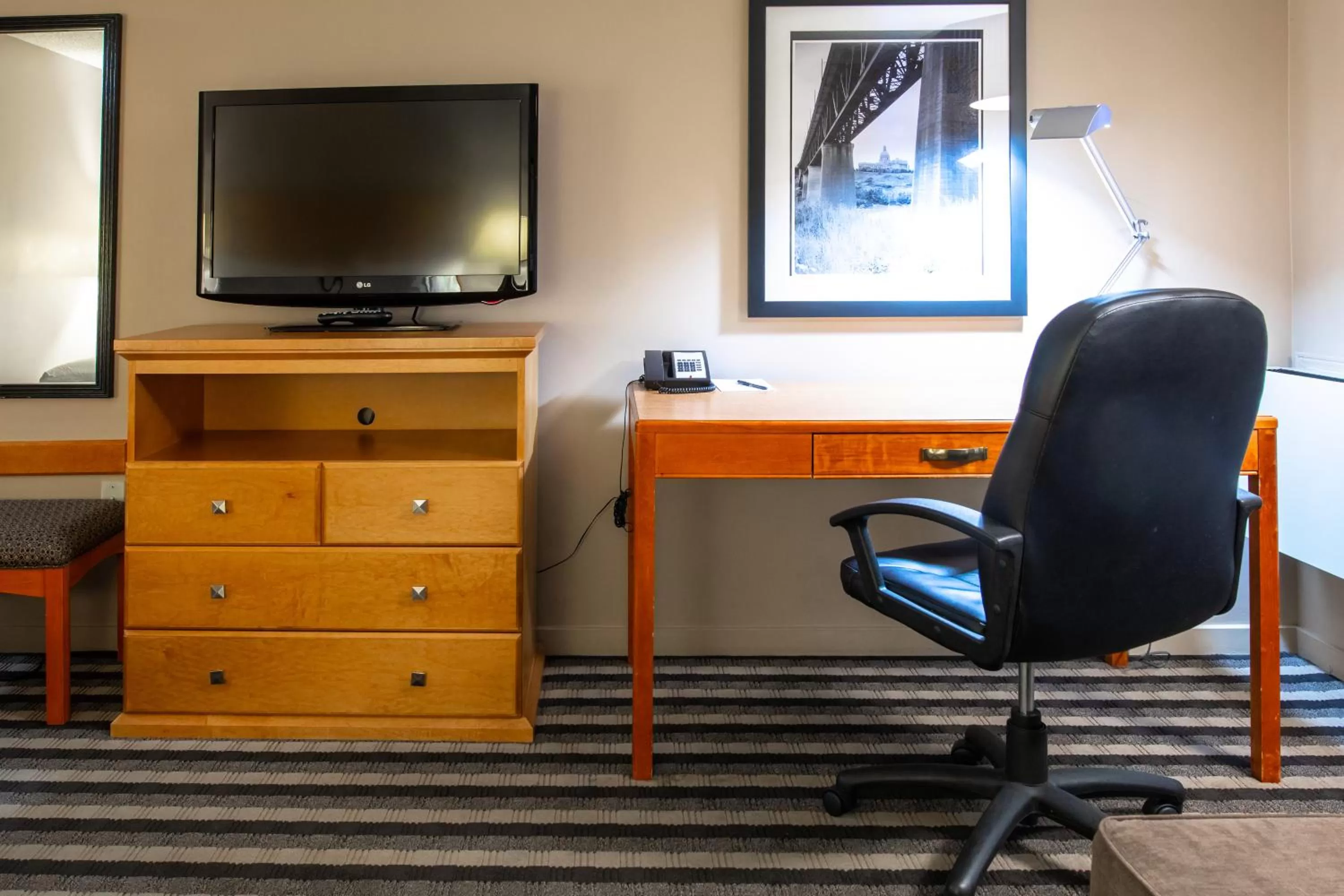 TV and multimedia in Royal Hotel West Edmonton, Trademark Collection by Wyndham