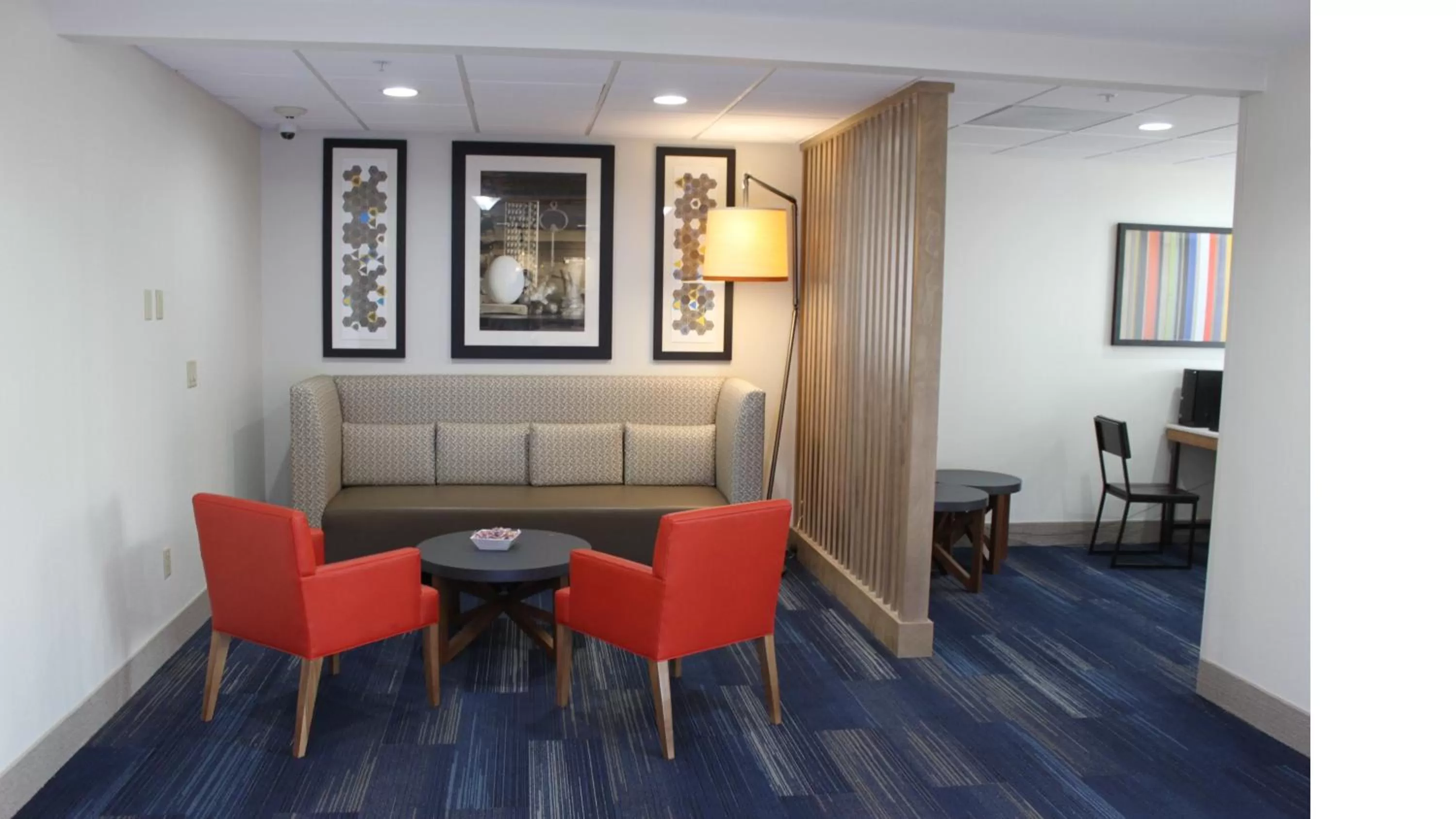 Lobby or reception in Holiday Inn Express Orlando - South Davenport by IHG