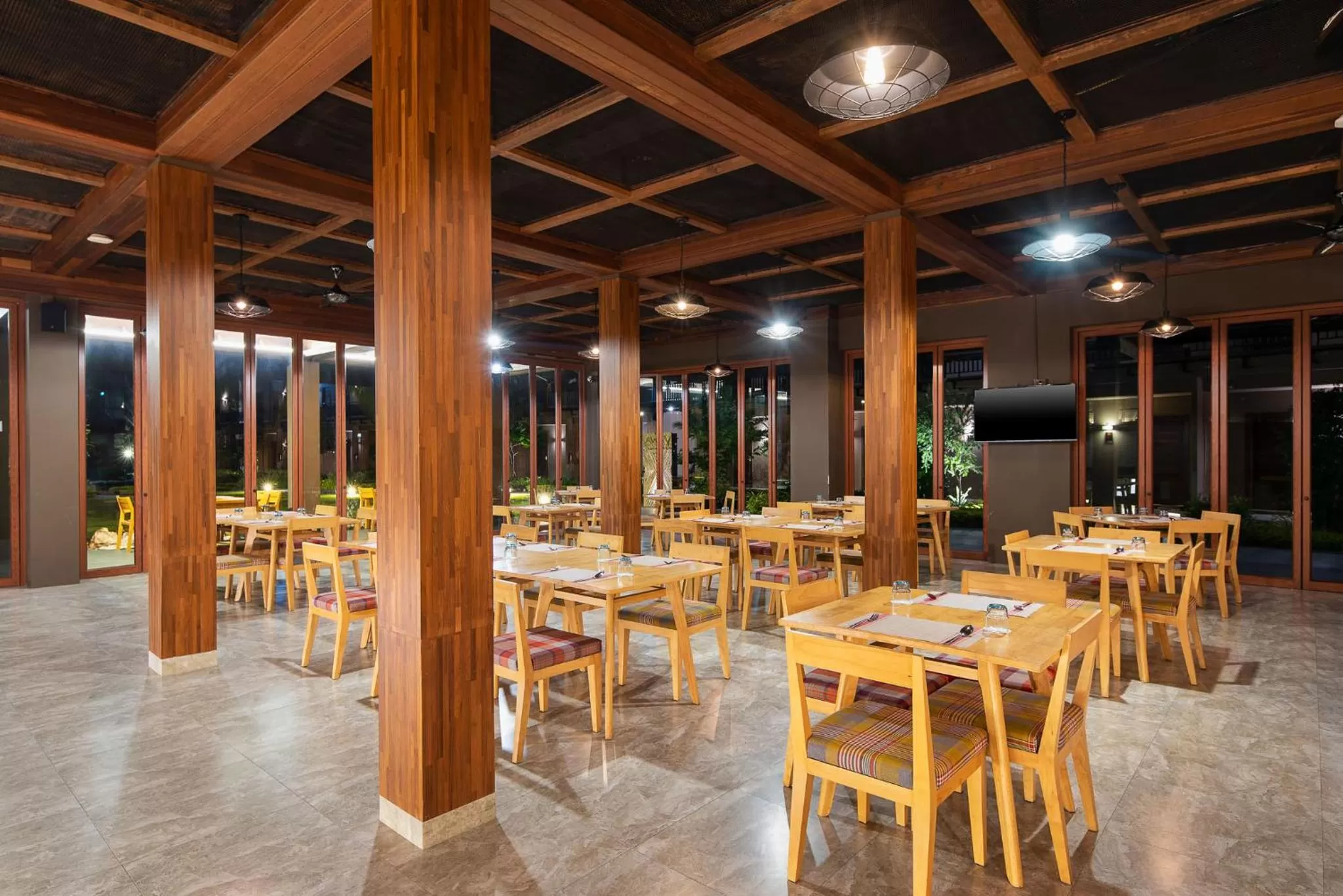 Restaurant/places to eat in La Isla Pranburi Beach Resort