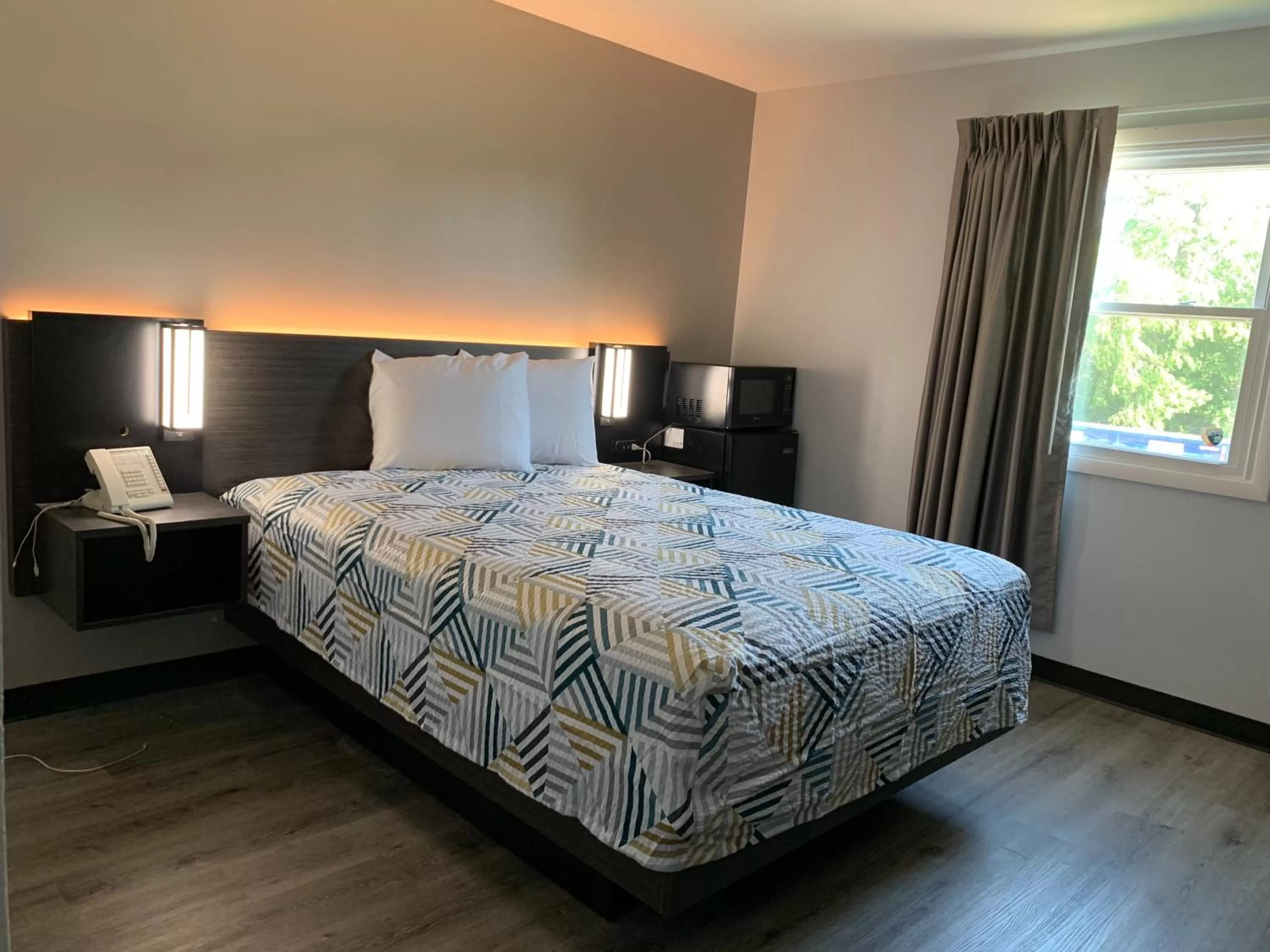 Bedroom, Bed in Studio 6 Rockford