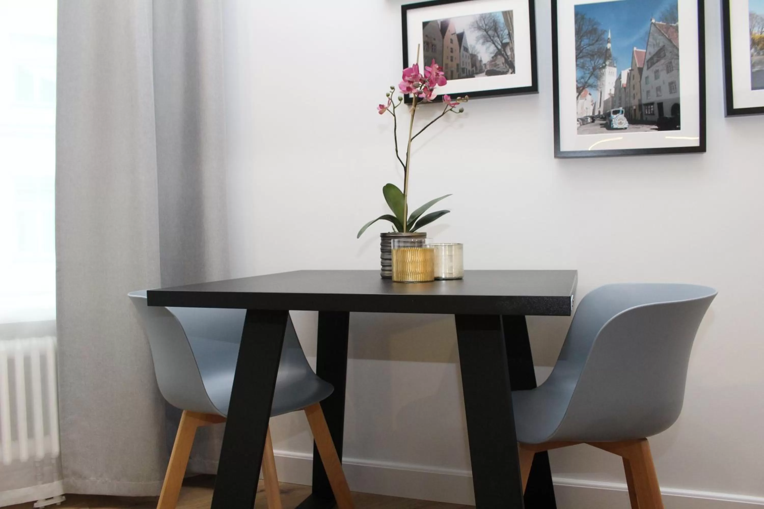 Dining area in Tallinn City Apartments Old Town Suites