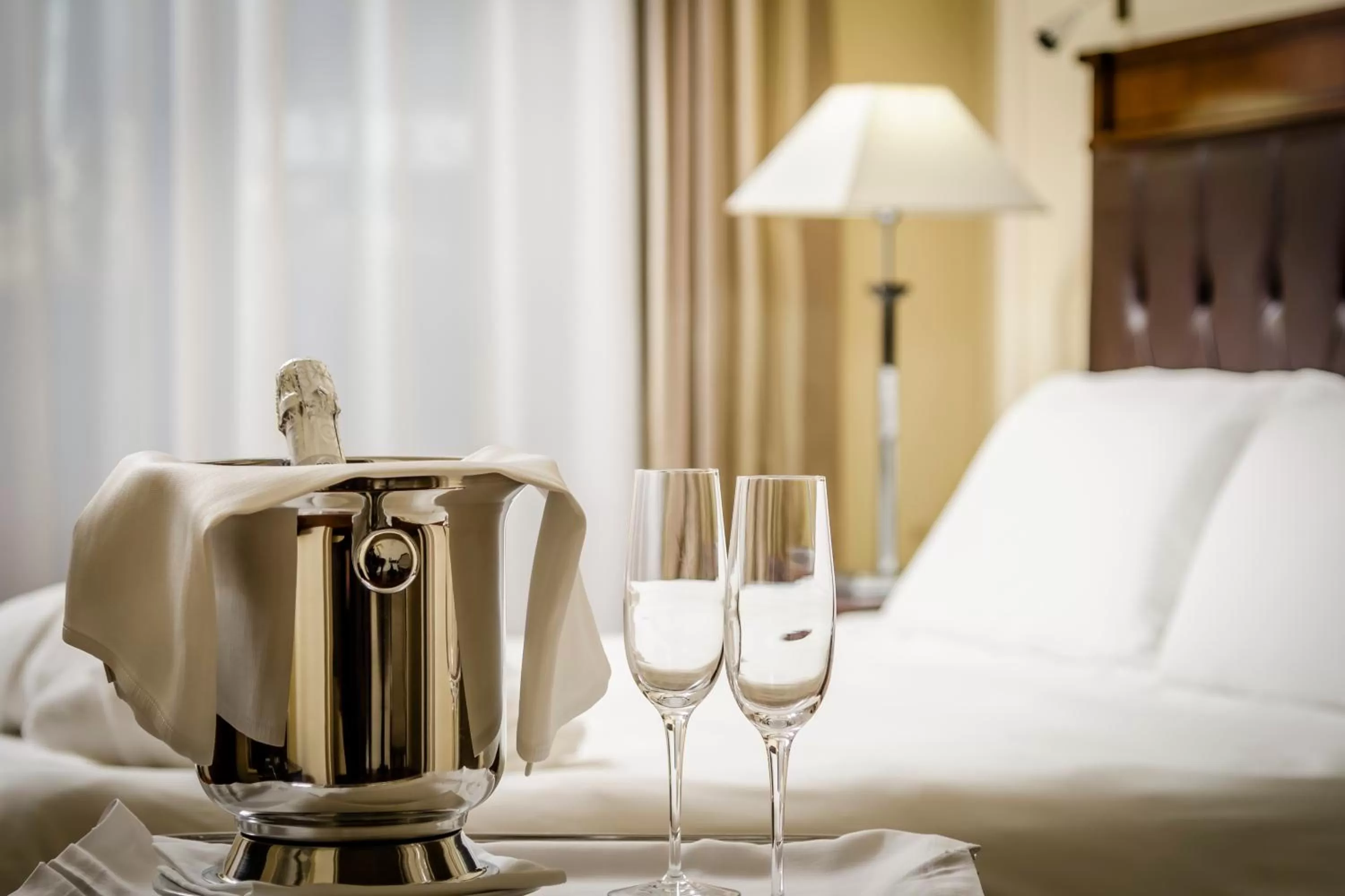 Photo of the whole room, Bed in Eurostars Centrale Palace Hotel