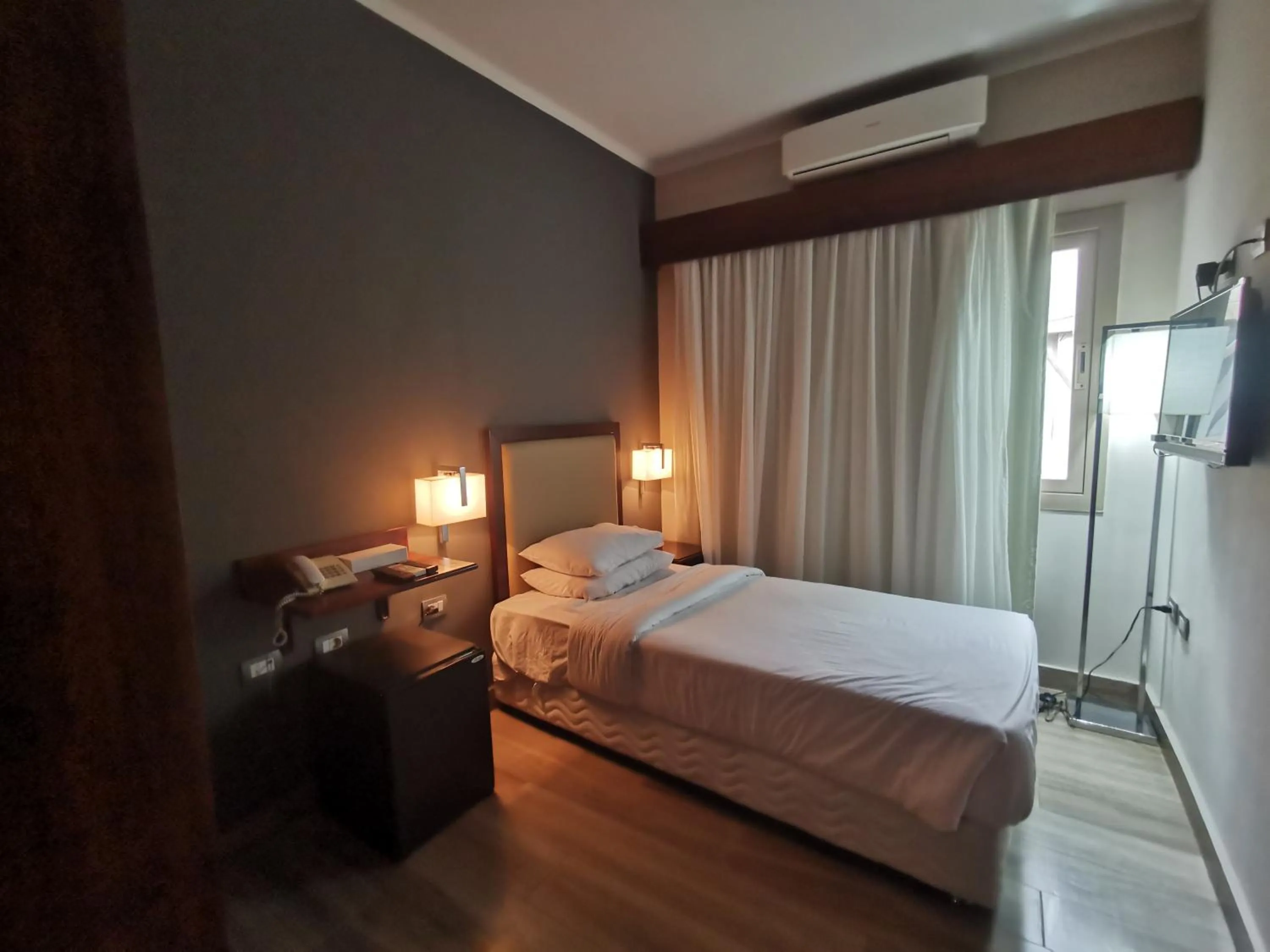 Bed in Green Plaza Inn '''Business &Families Only'''