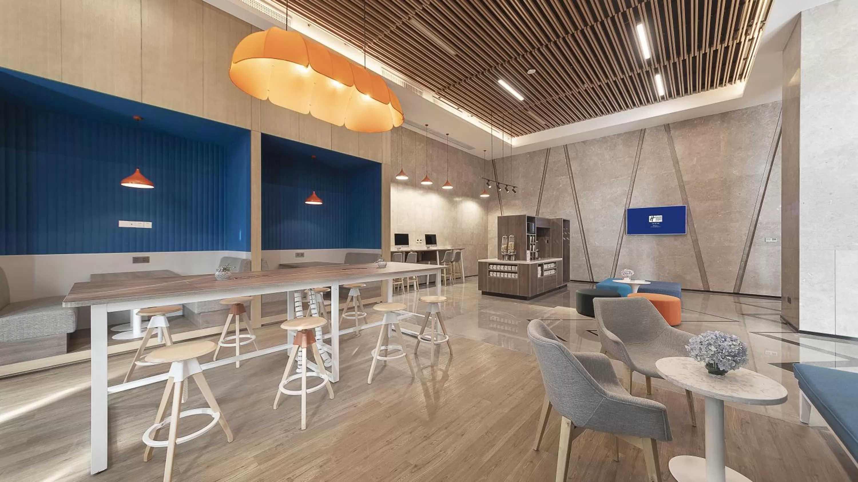 Property building, Lounge/Bar in Holiday Inn Express Nanjing Dongshan, an IHG Hotel