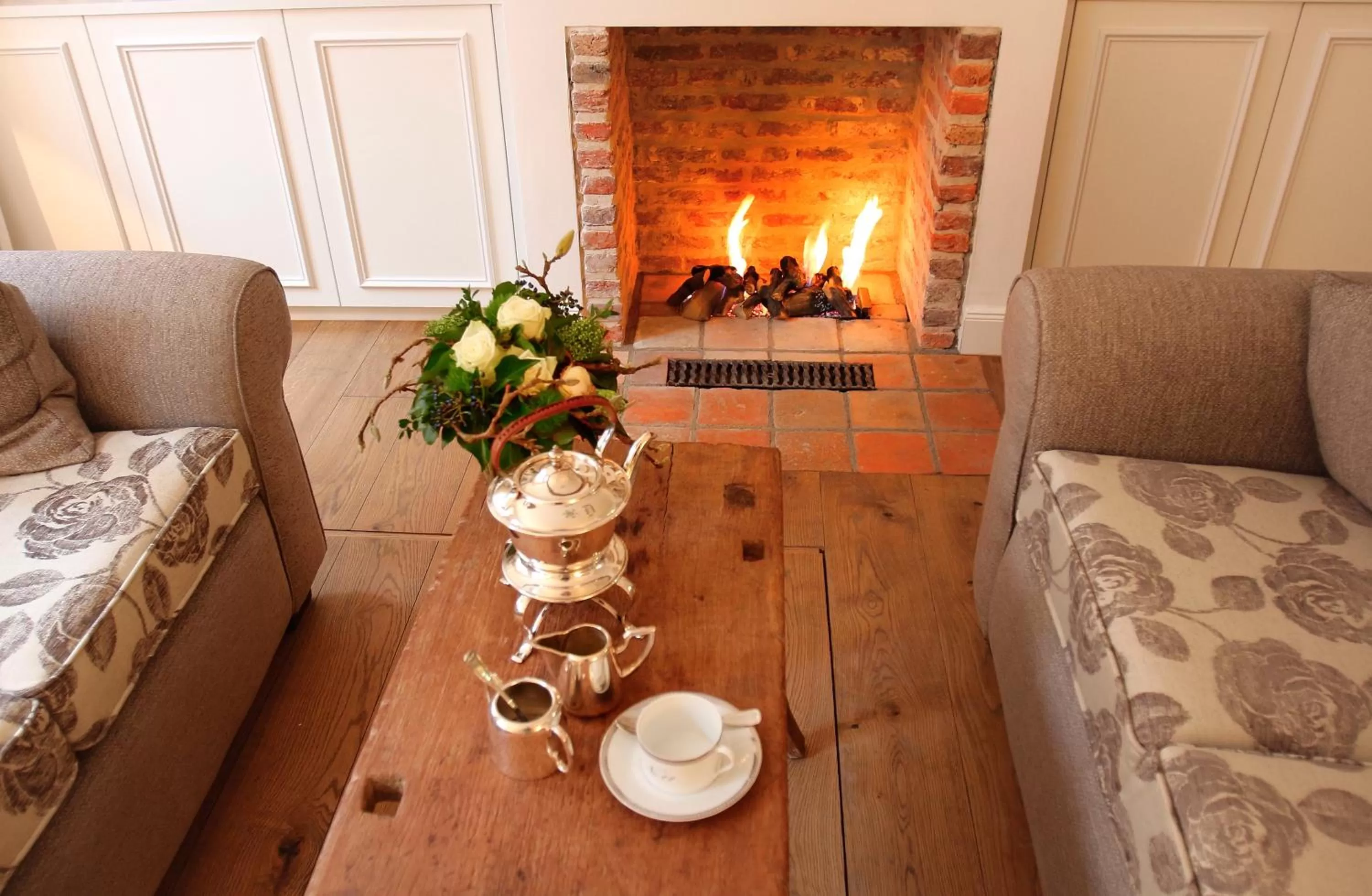 Restaurant/places to eat in Hotel No. 11