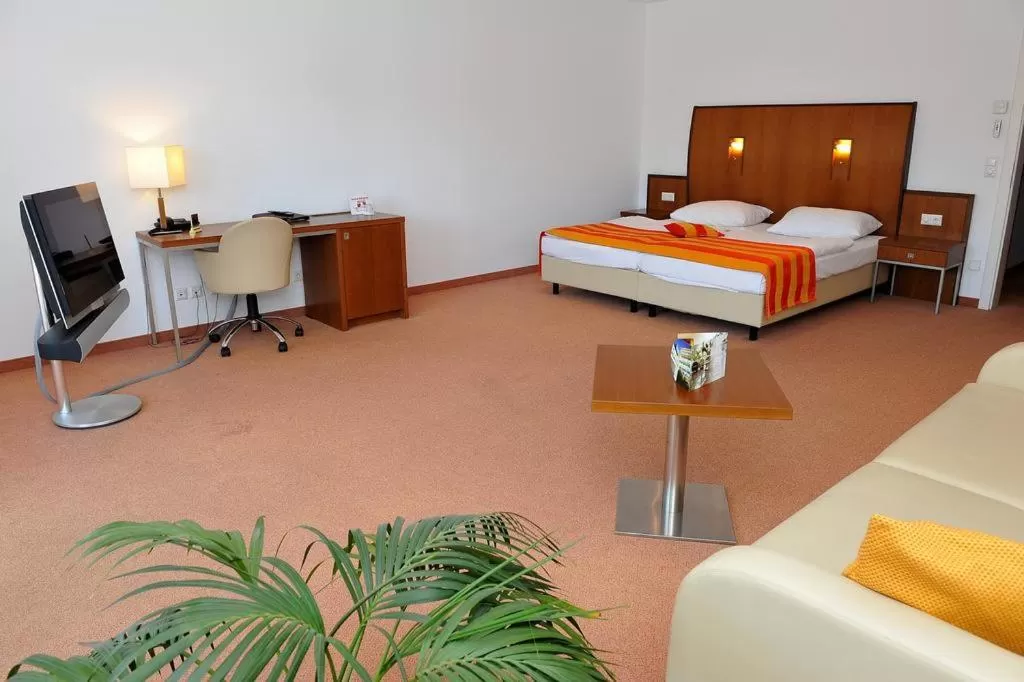 Photo of the whole room, Bed in Hotel Plattenwirt