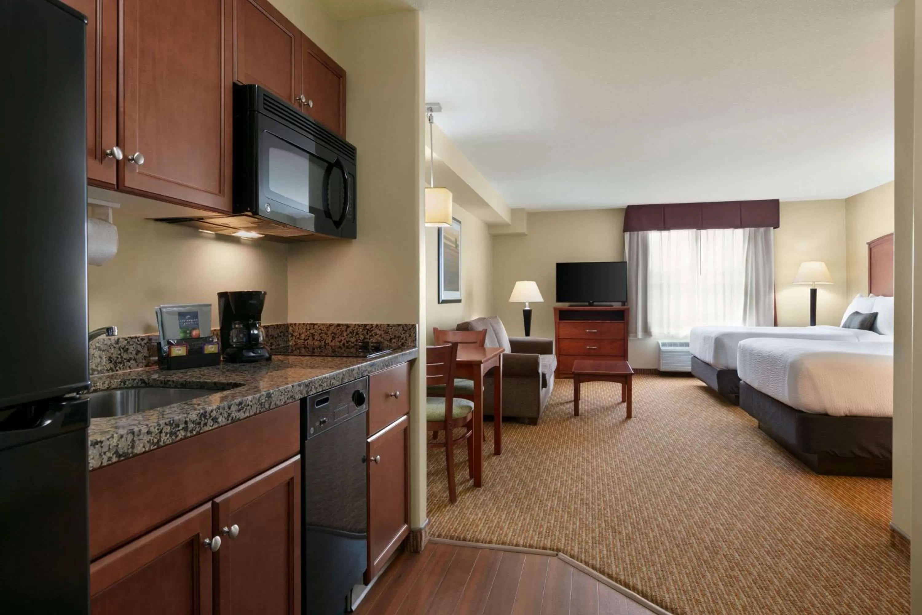 Photo of the whole room, Bed in Days Inn & Suites by Wyndham Sherwood Park Edmonton