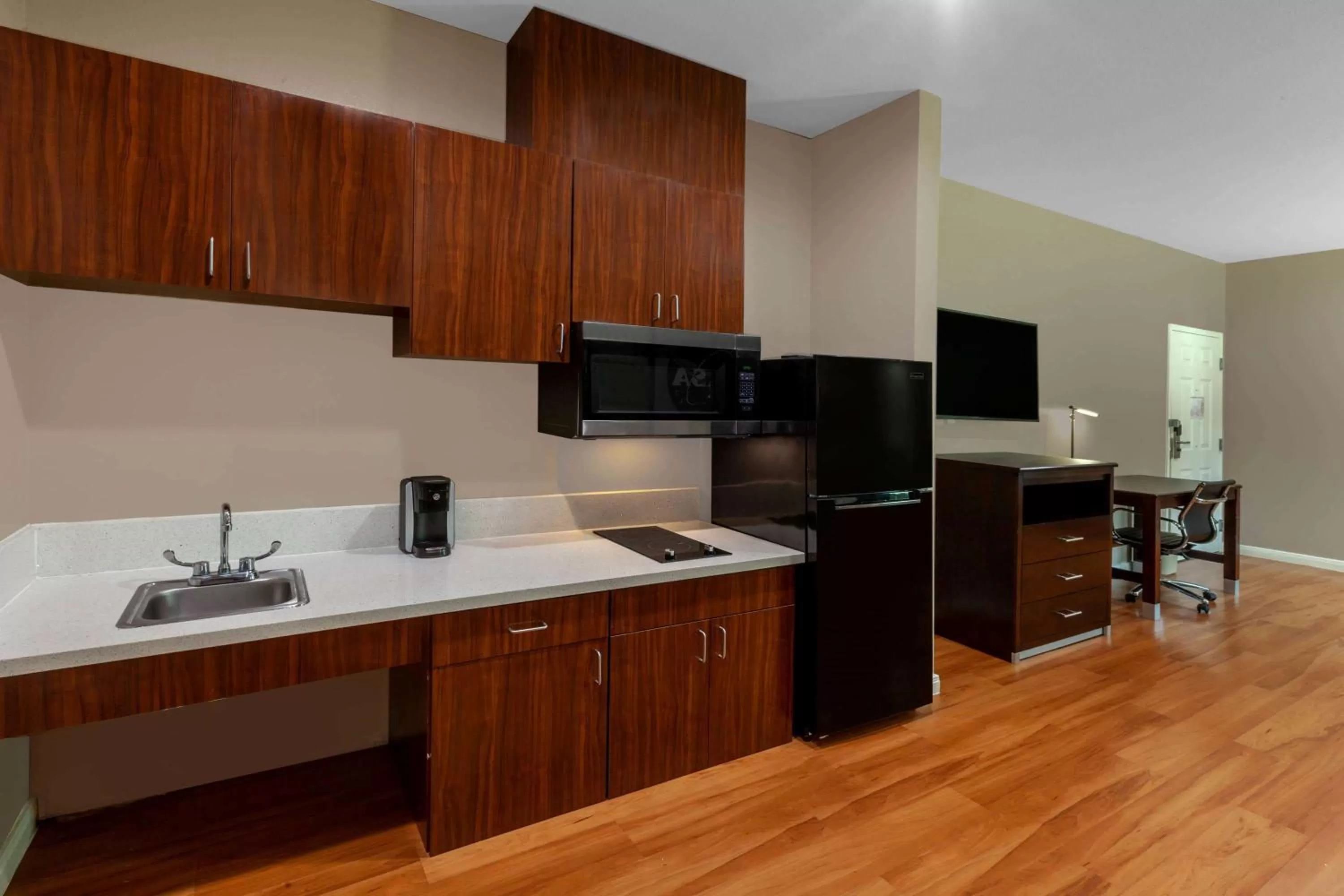 Kitchen or kitchenette in Super 8 by Wyndham Houston Northwest Cypress