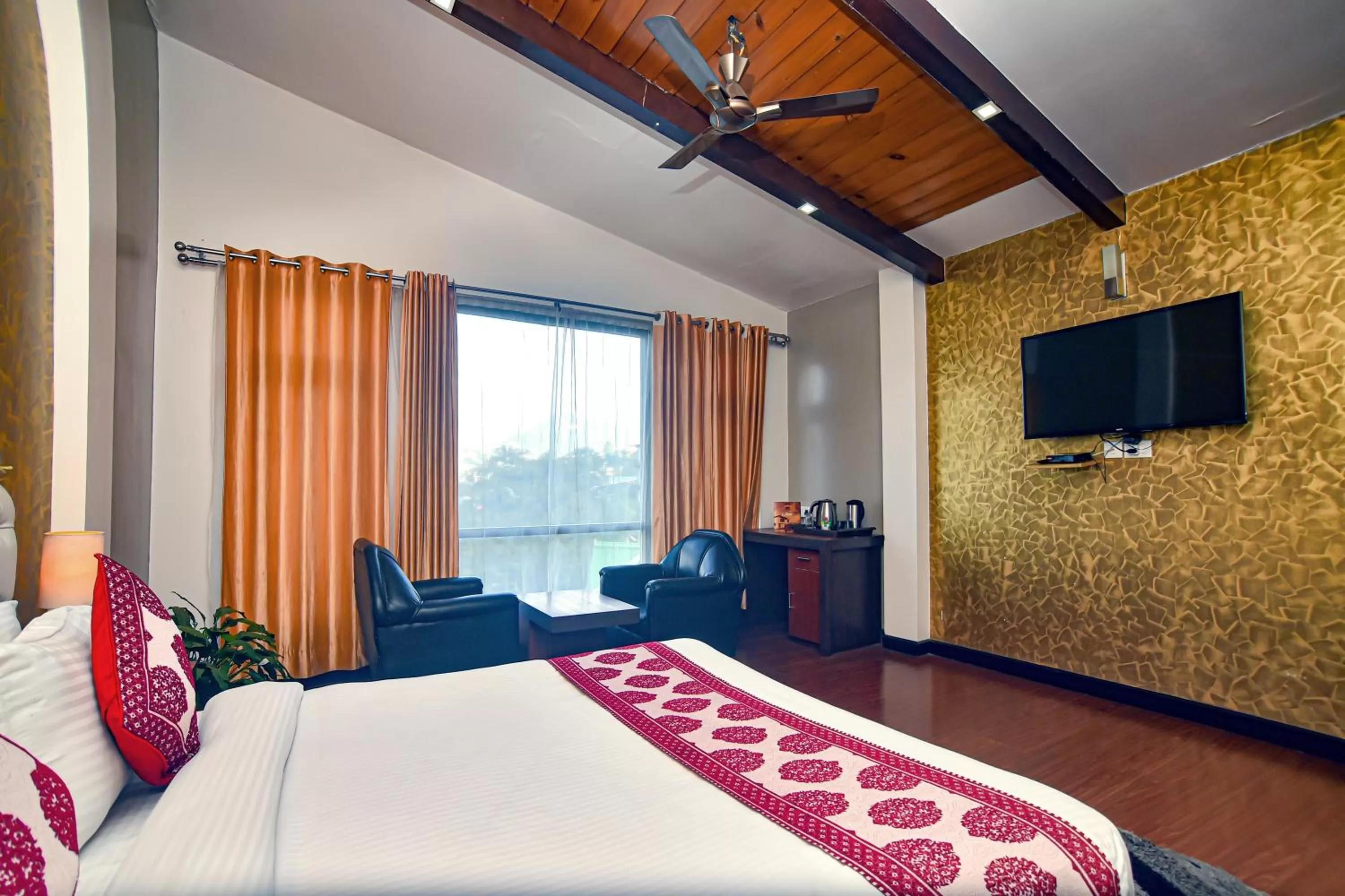 Bedroom in Sood's Himalayan Vista