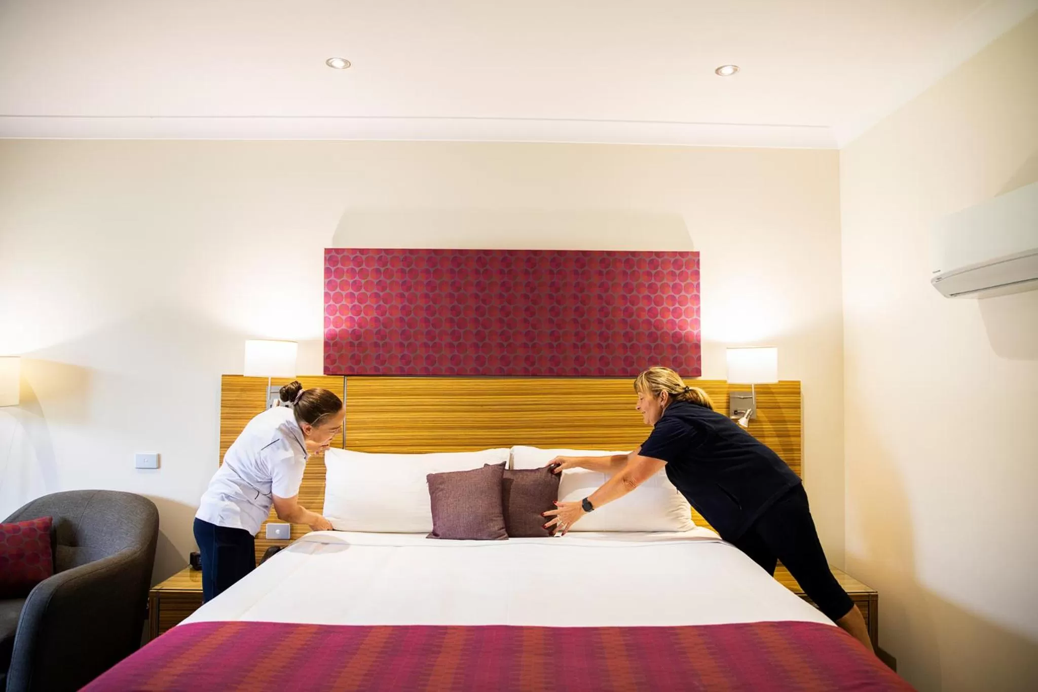 Staff, Bed in Julie-Anna, Bendigo