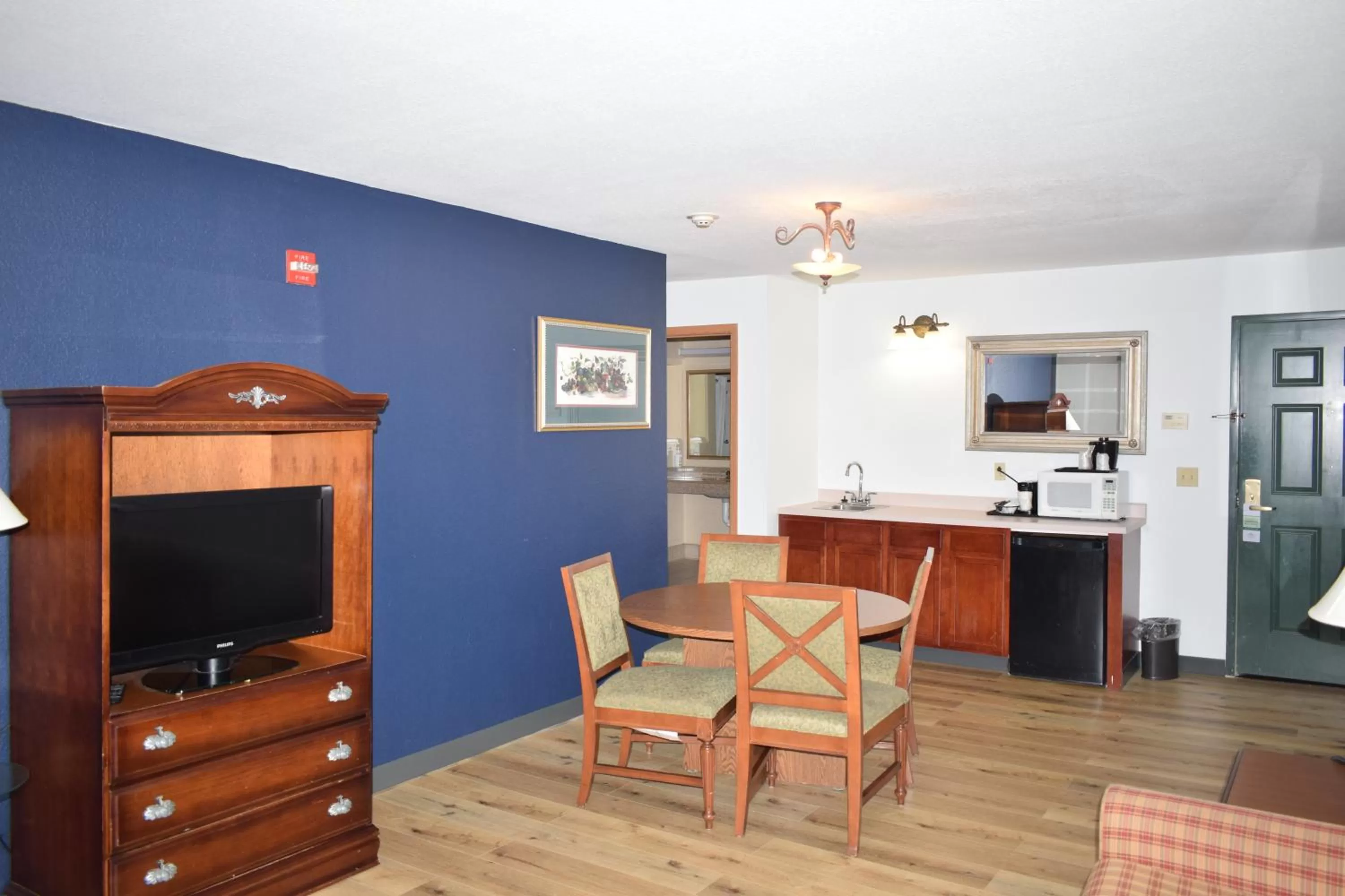 Dining area in Wingate by Wyndham Youngstown - Austintown