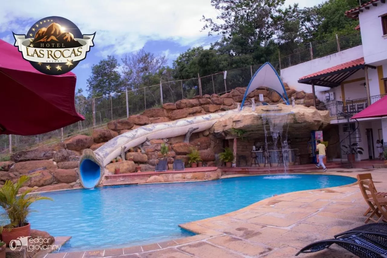 People in Hotel Las Rocas Resort Villanueva