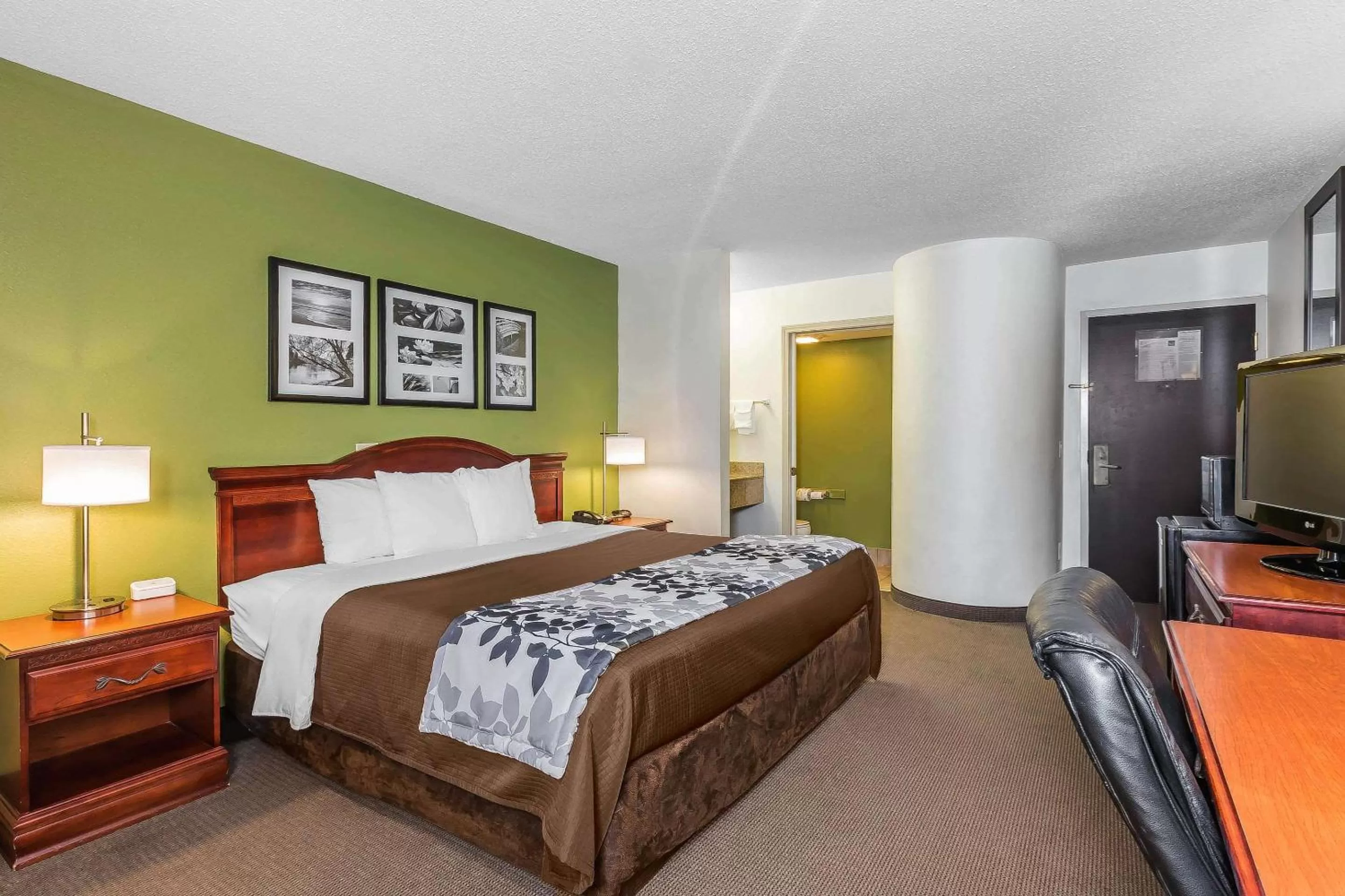 Photo of the whole room, Bed in Sleep Inn Gaffney at I-85