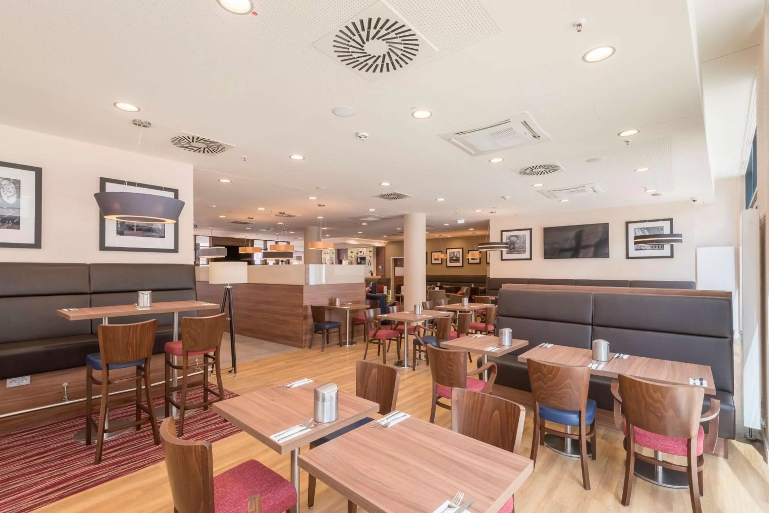 Restaurant/places to eat in Hampton By Hilton Hamburg City Centre