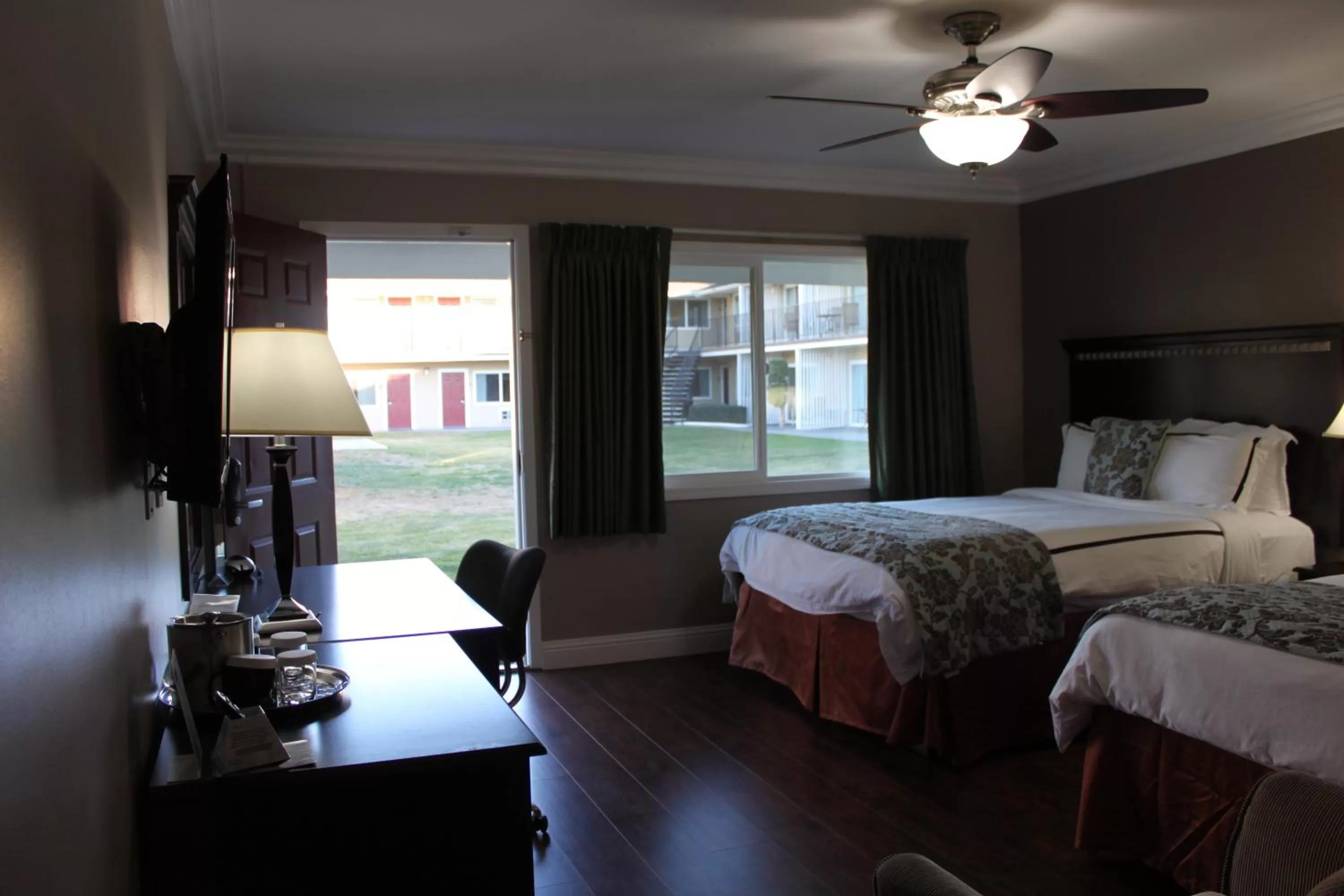 Seating area, Bed in Travelodge by Wyndham Santa Maria