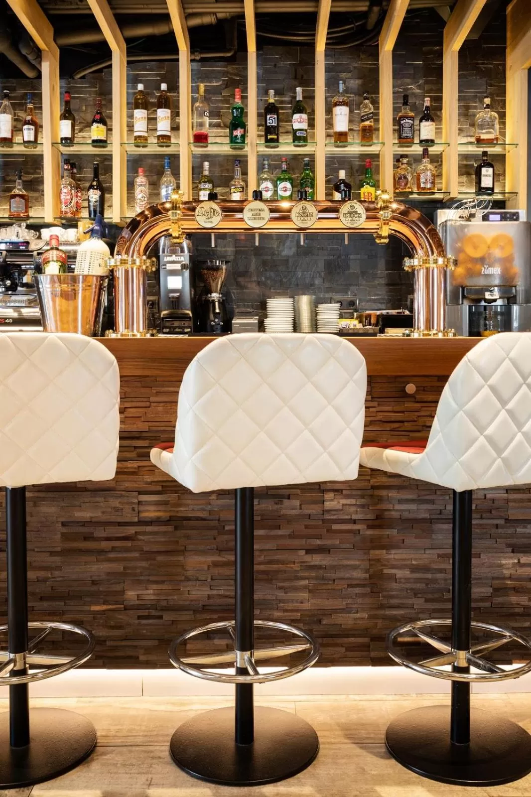 Restaurant/places to eat in Hotel de l'Isard