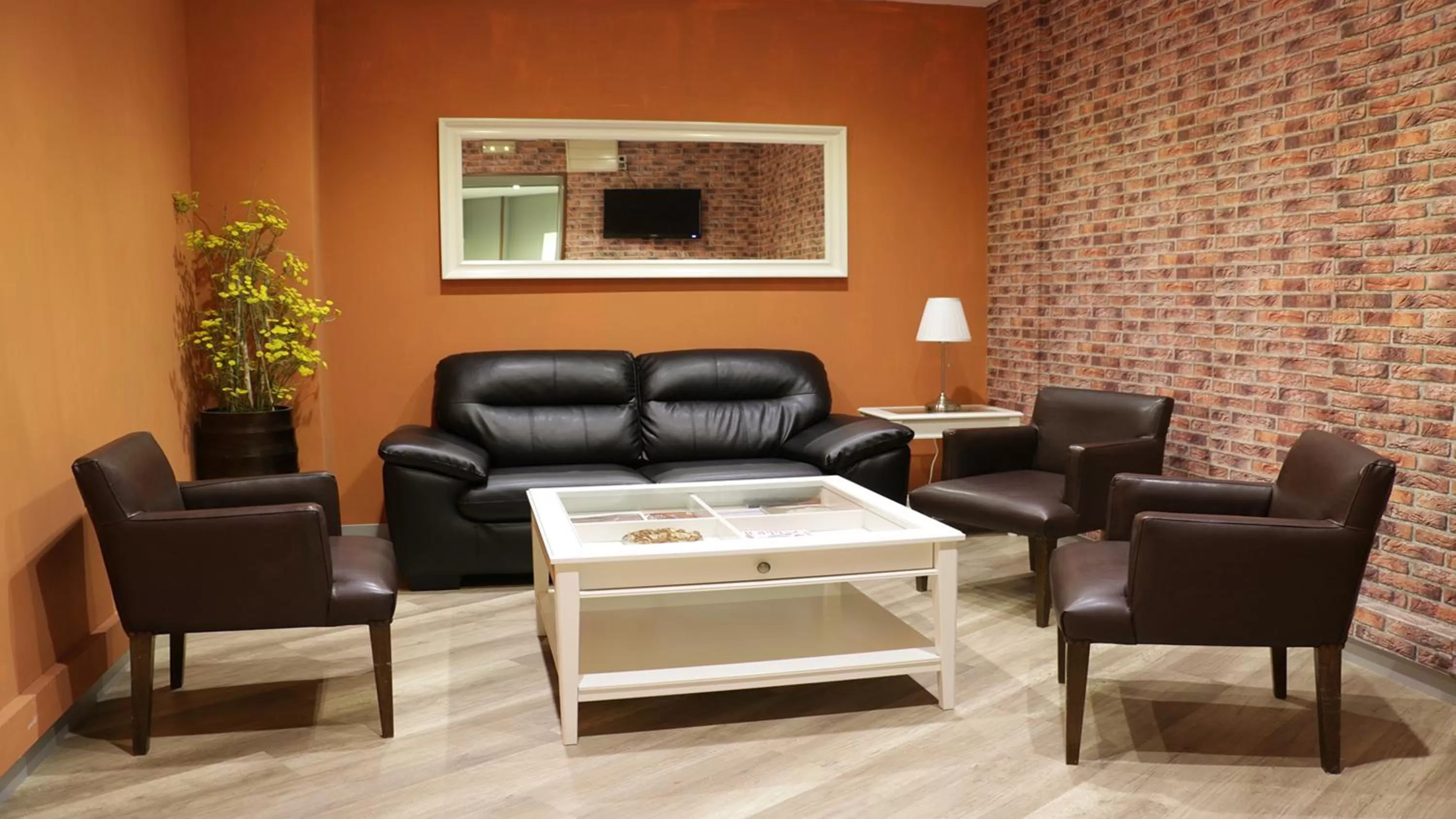 Communal lounge/ TV room in Hotel HLG CityPark Pelayo