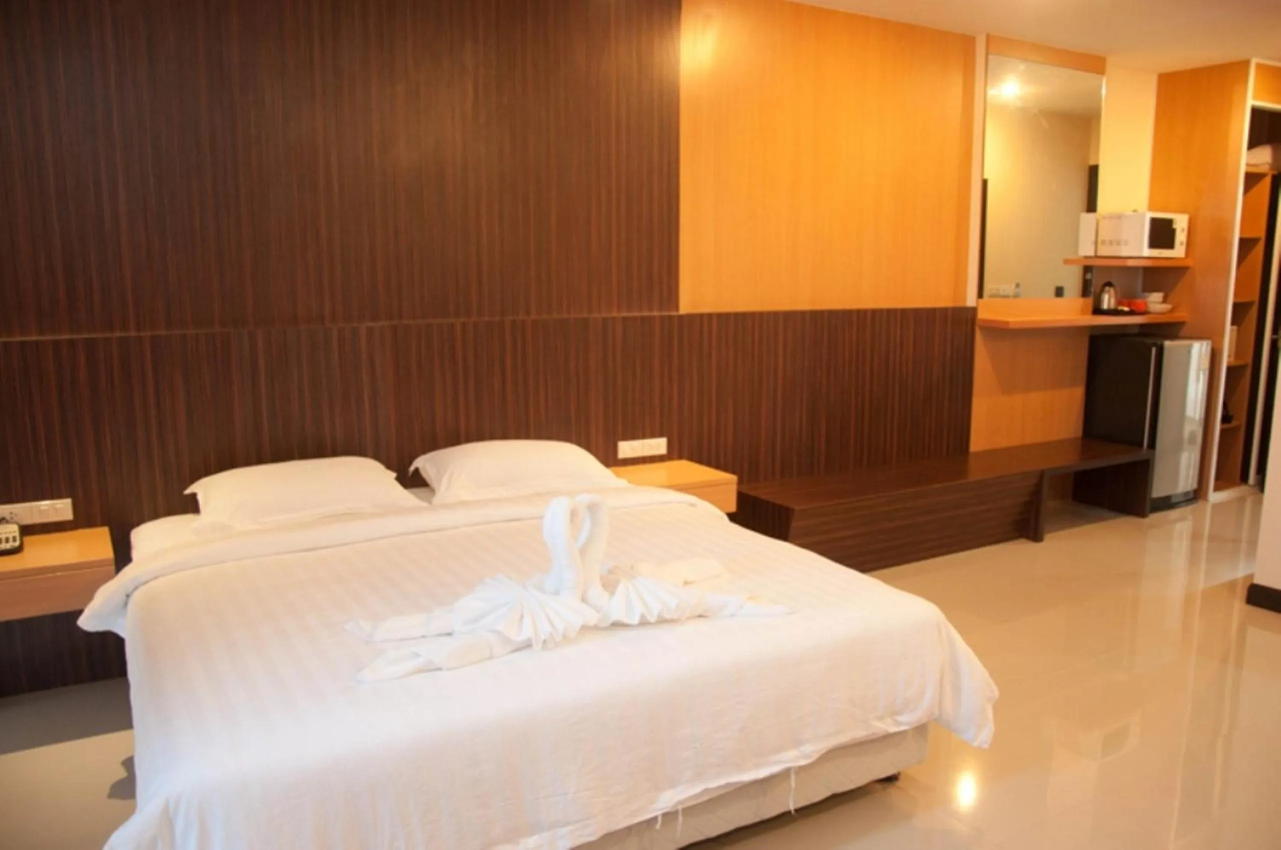 Photo of the whole room, Bed in Golden City Rayong Hotel