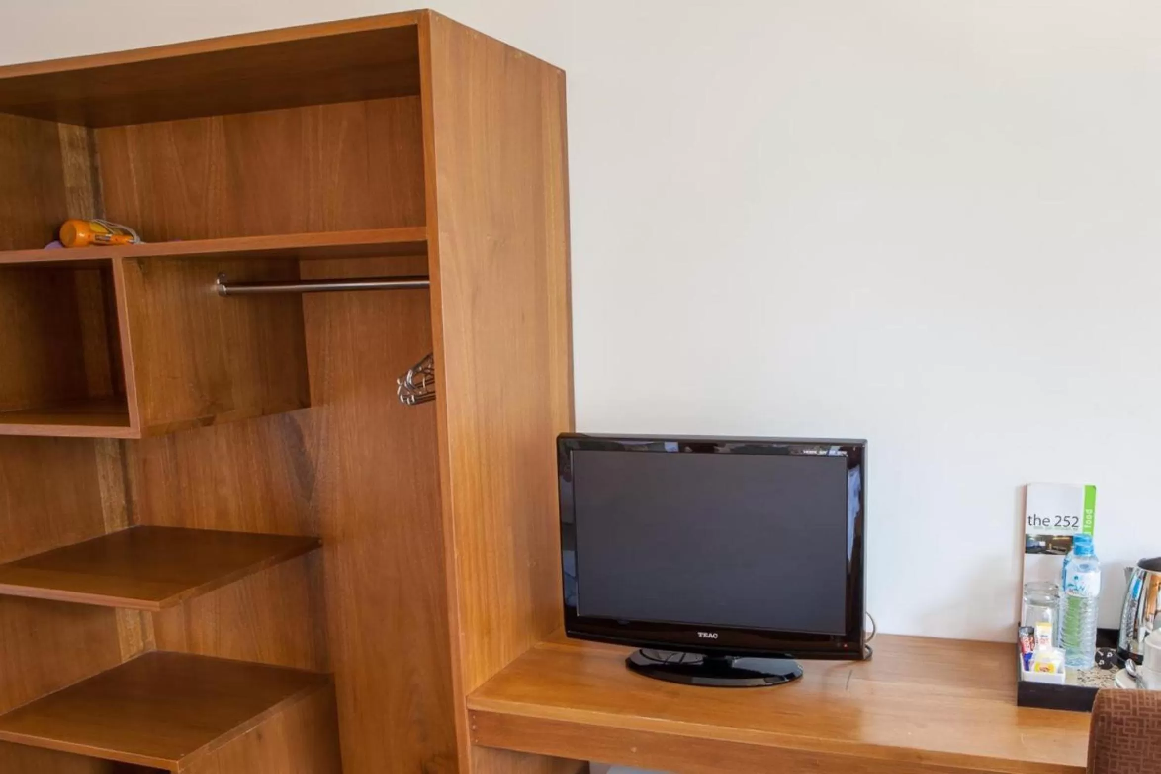 TV and multimedia, TV/Entertainment Center in The 252