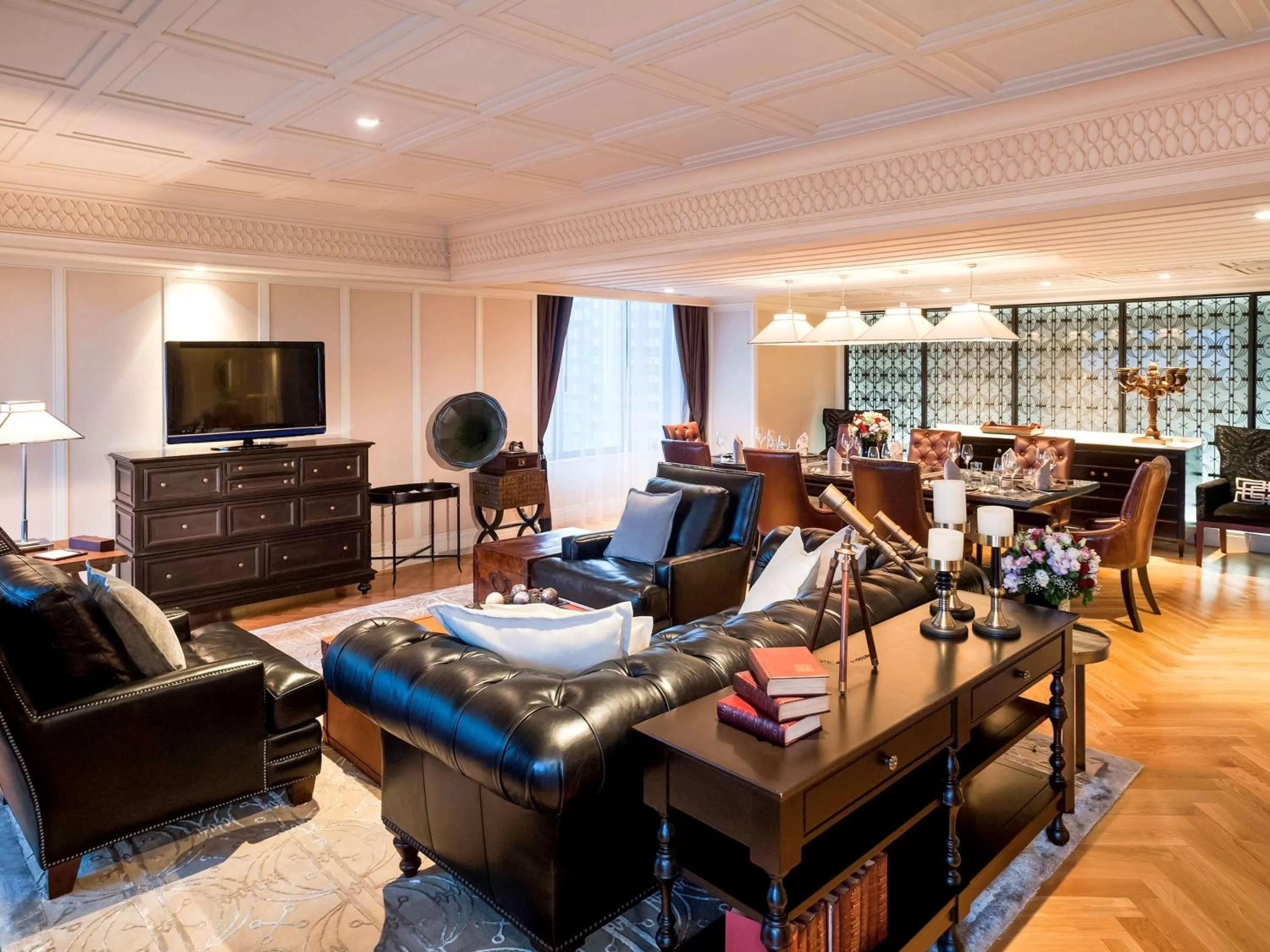 Photo of the whole room in Hotel Muse Bangkok Langsuan - MGallery