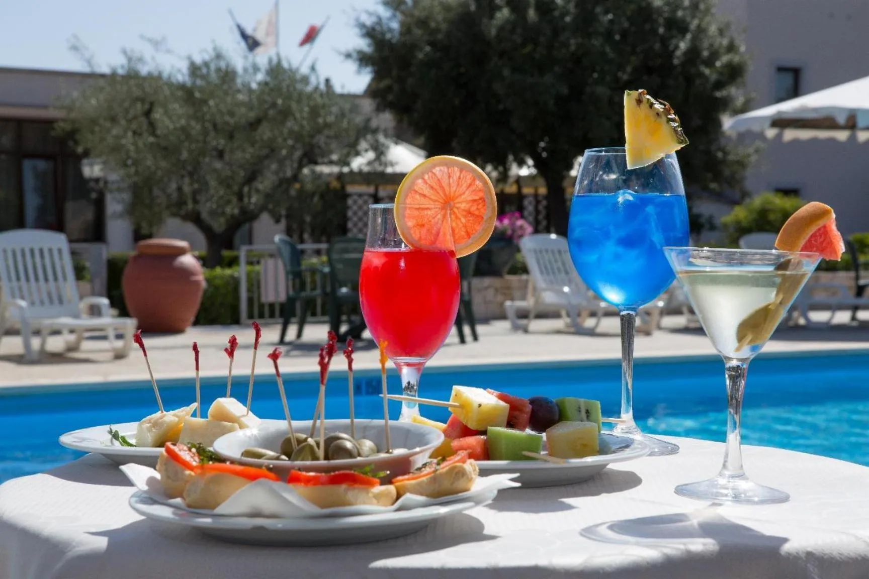 Swimming pool in Hotel Ramapendula