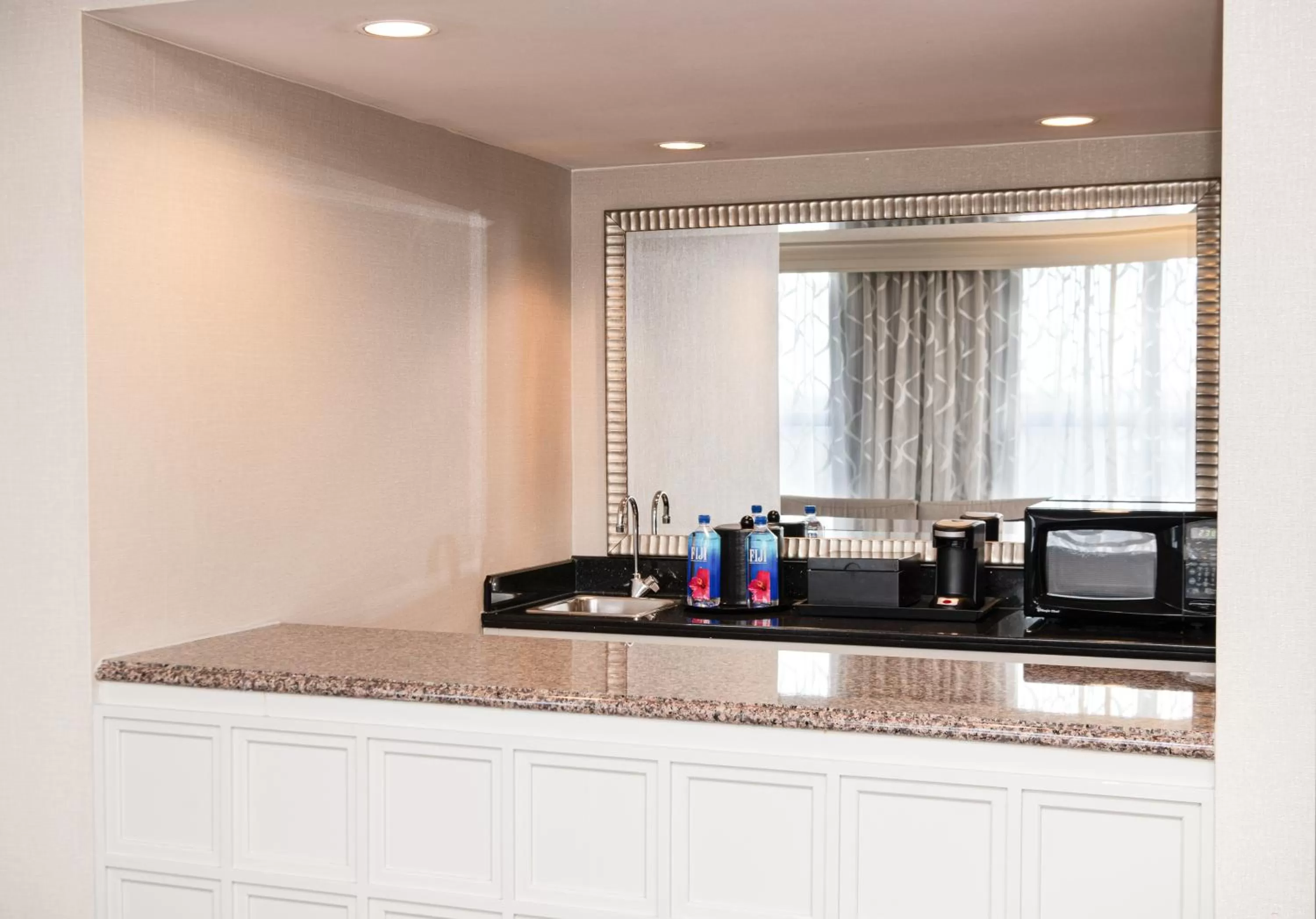 oven in Chicago Marriott Suites Deerfield