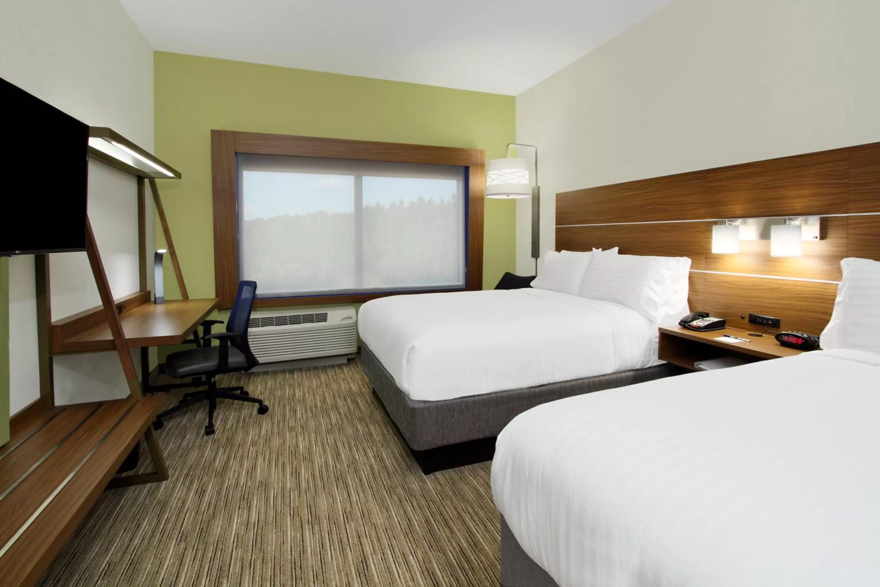 Photo of the whole room, Bed in Holiday Inn Express Jasper by IHG