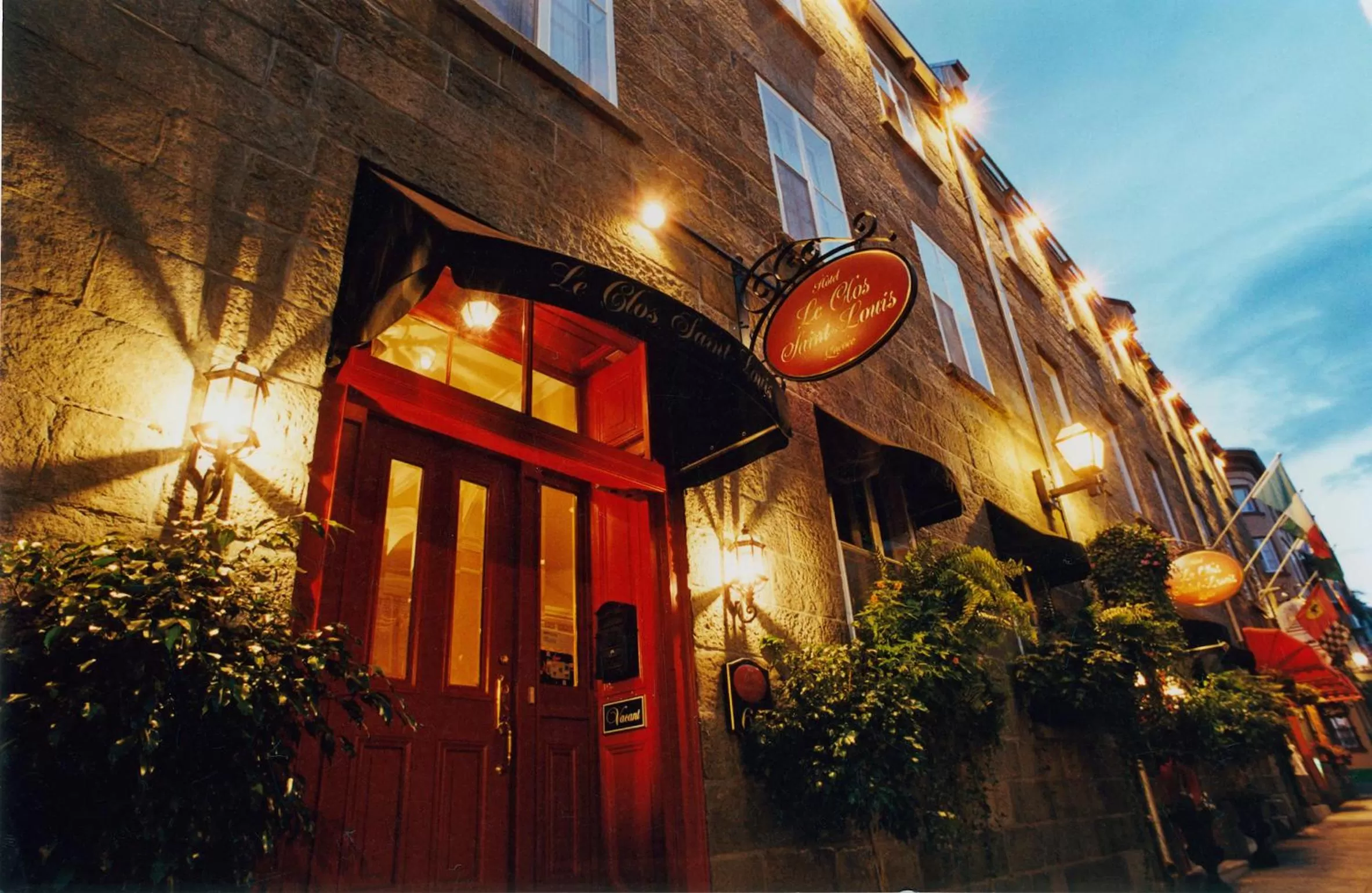 Facade/entrance in Le Clos Saint-Louis - Par Aneyro